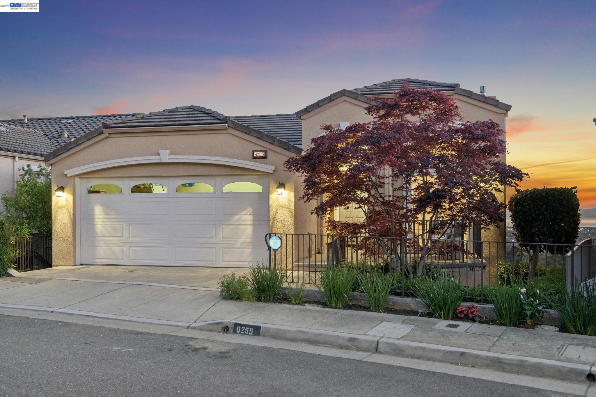 Detail Gallery Image 3 of 46 For 8255 Skyline Cir, Oakland,  CA 94605 - 3 Beds | 2/1 Baths