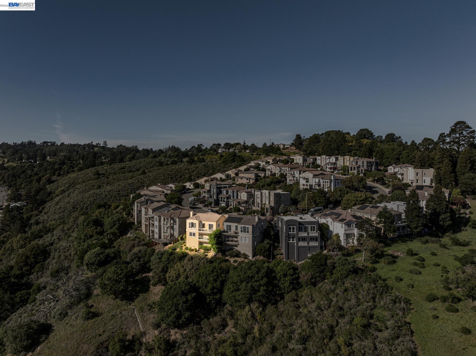 Detail Gallery Image 3 of 42 For 8255 Skyline Cir, Oakland,  CA 94605 - 3 Beds | 2/1 Baths