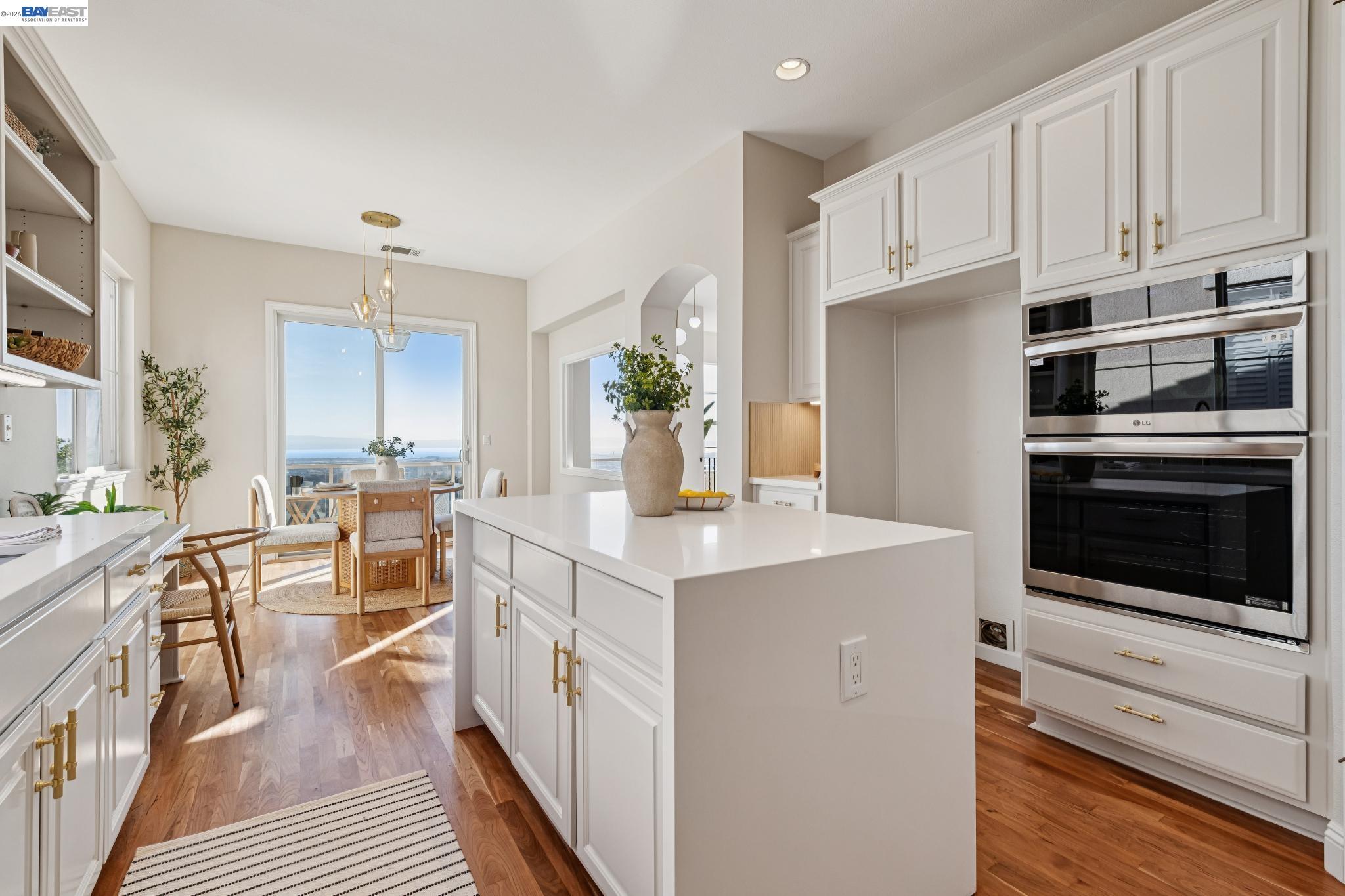 Detail Gallery Image 21 of 46 For 8255 Skyline Cir, Oakland,  CA 94605 - 3 Beds | 2/1 Baths