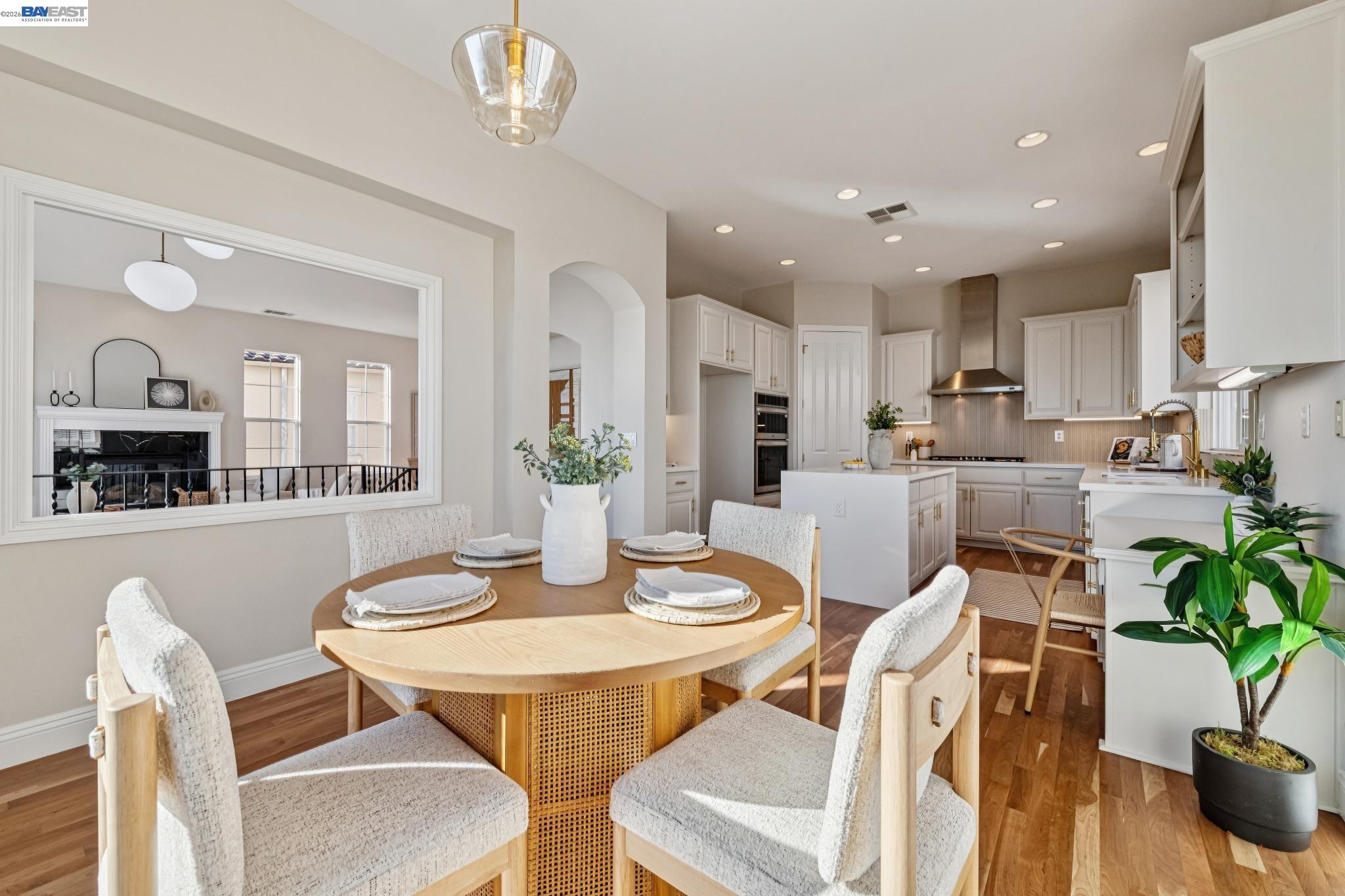 Detail Gallery Image 21 of 42 For 8255 Skyline Cir, Oakland,  CA 94605 - 3 Beds | 2/1 Baths