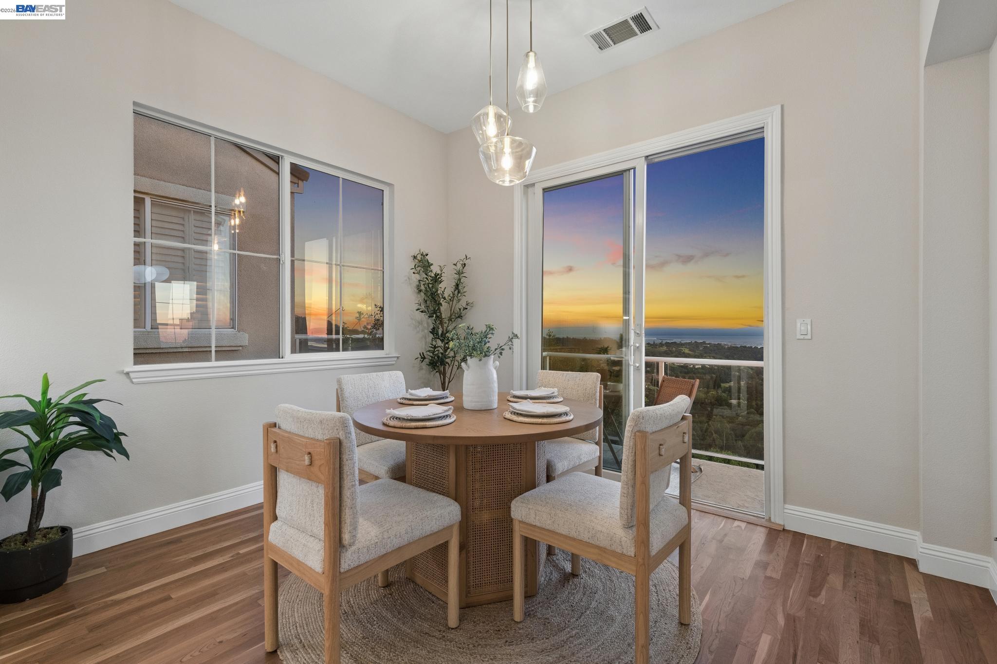 Detail Gallery Image 22 of 46 For 8255 Skyline Cir, Oakland,  CA 94605 - 3 Beds | 2/1 Baths