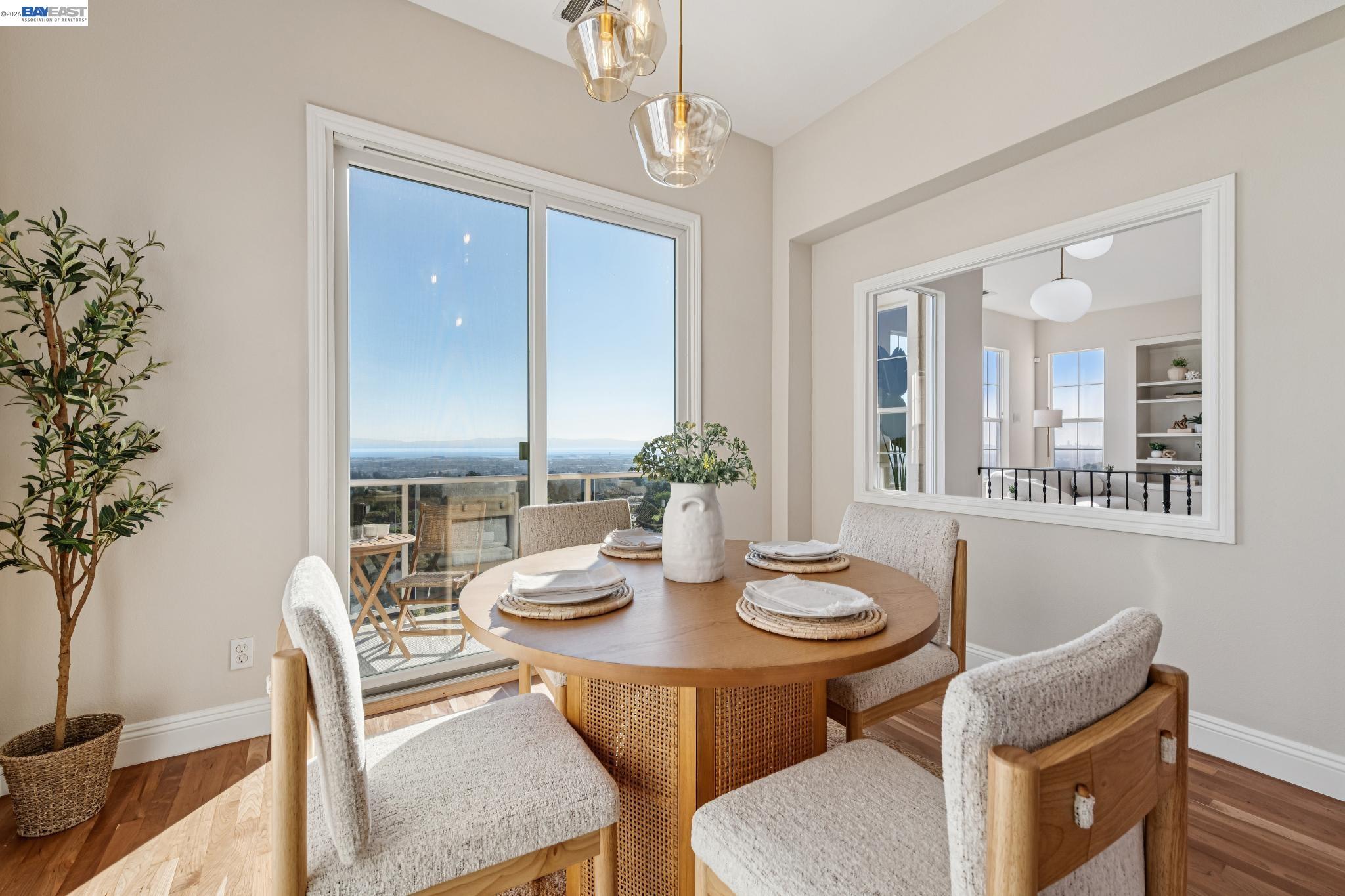 Detail Gallery Image 24 of 46 For 8255 Skyline Cir, Oakland,  CA 94605 - 3 Beds | 2/1 Baths