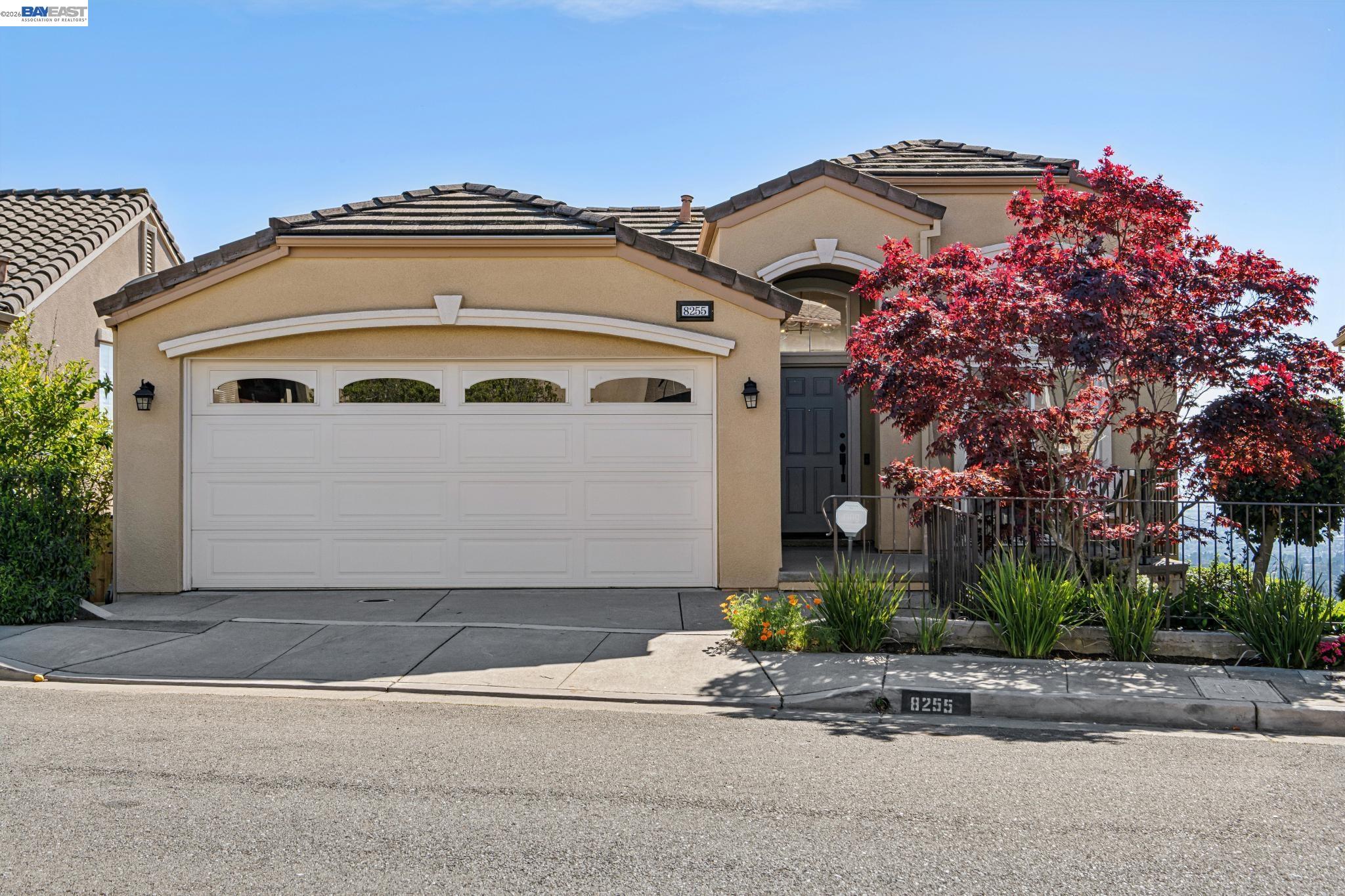 Detail Gallery Image 4 of 46 For 8255 Skyline Cir, Oakland,  CA 94605 - 3 Beds | 2/1 Baths