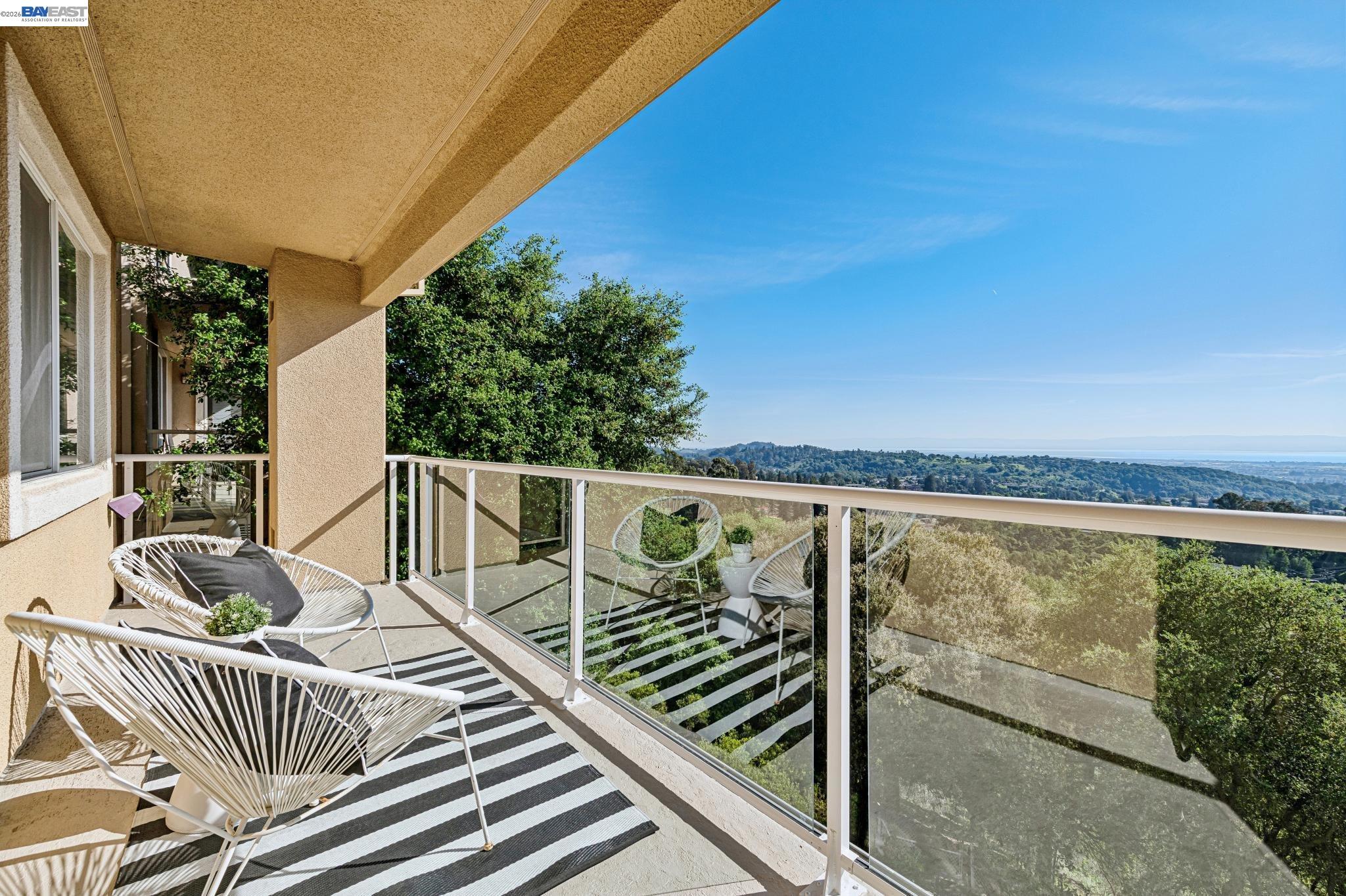 Detail Gallery Image 37 of 46 For 8255 Skyline Cir, Oakland,  CA 94605 - 3 Beds | 2/1 Baths