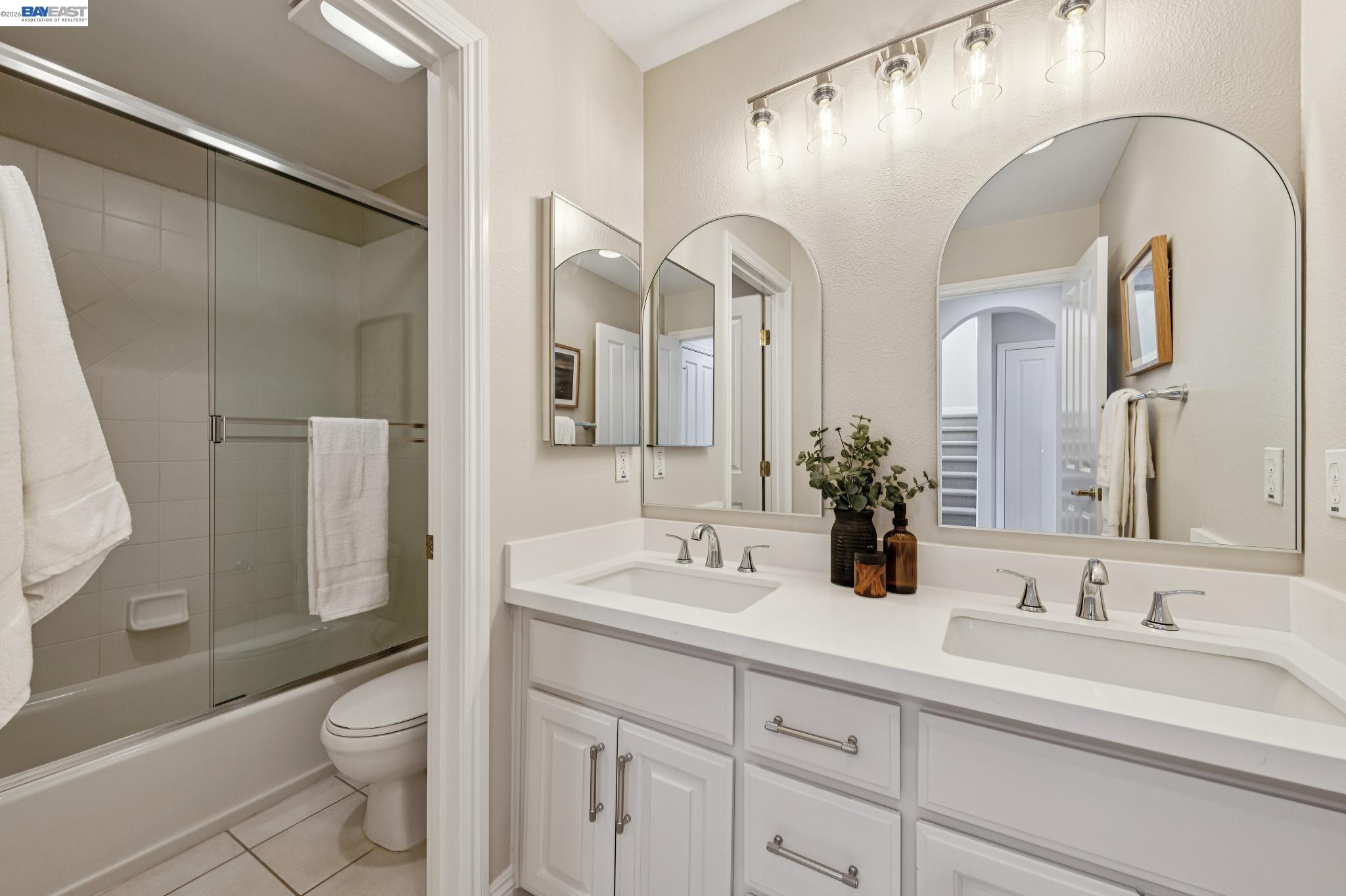 Detail Gallery Image 39 of 42 For 8255 Skyline Cir, Oakland,  CA 94605 - 3 Beds | 2/1 Baths