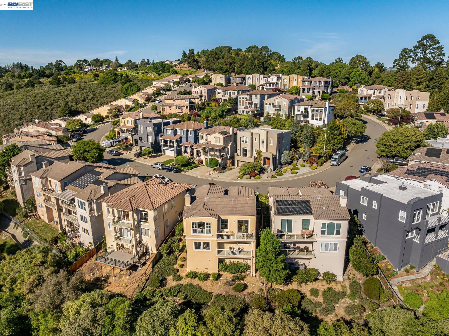 Detail Gallery Image 6 of 46 For 8255 Skyline Cir, Oakland,  CA 94605 - 3 Beds | 2/1 Baths