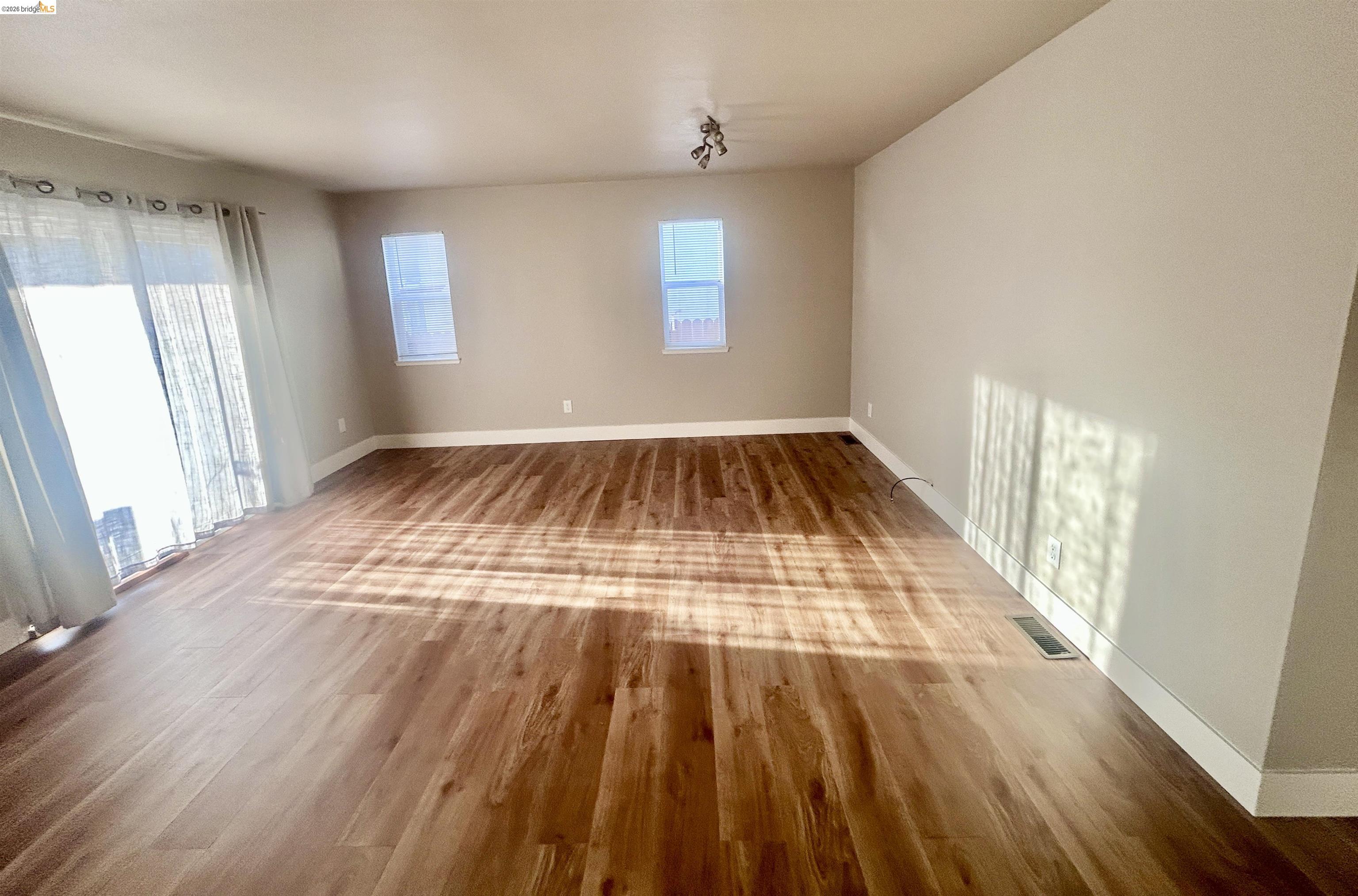 Detail Gallery Image 3 of 20 For 525 Clayton Ave, El Cerrito,  CA 94530 - 2 Beds | 1 Baths