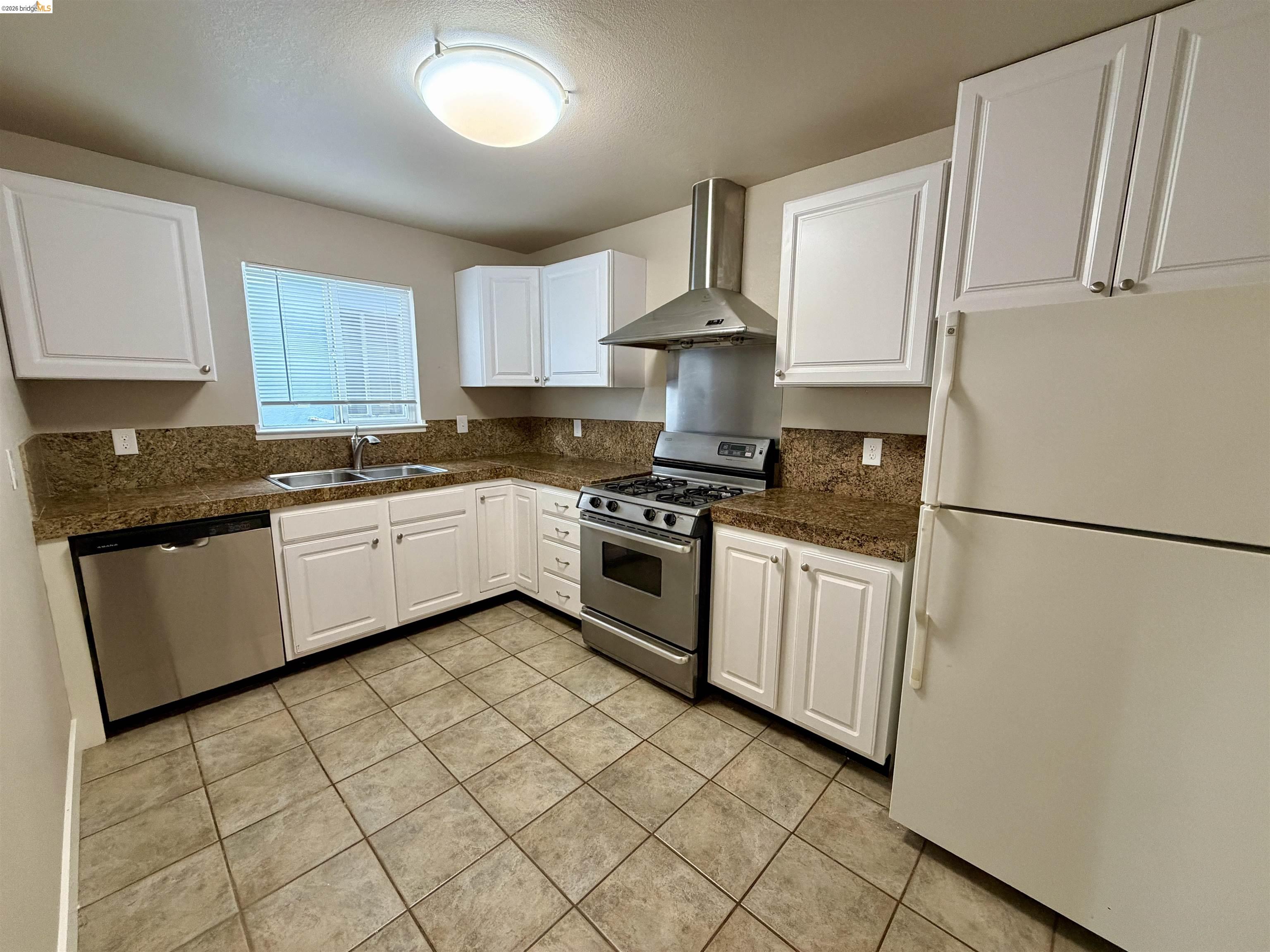 Detail Gallery Image 6 of 20 For 525 Clayton Ave, El Cerrito,  CA 94530 - 2 Beds | 1 Baths