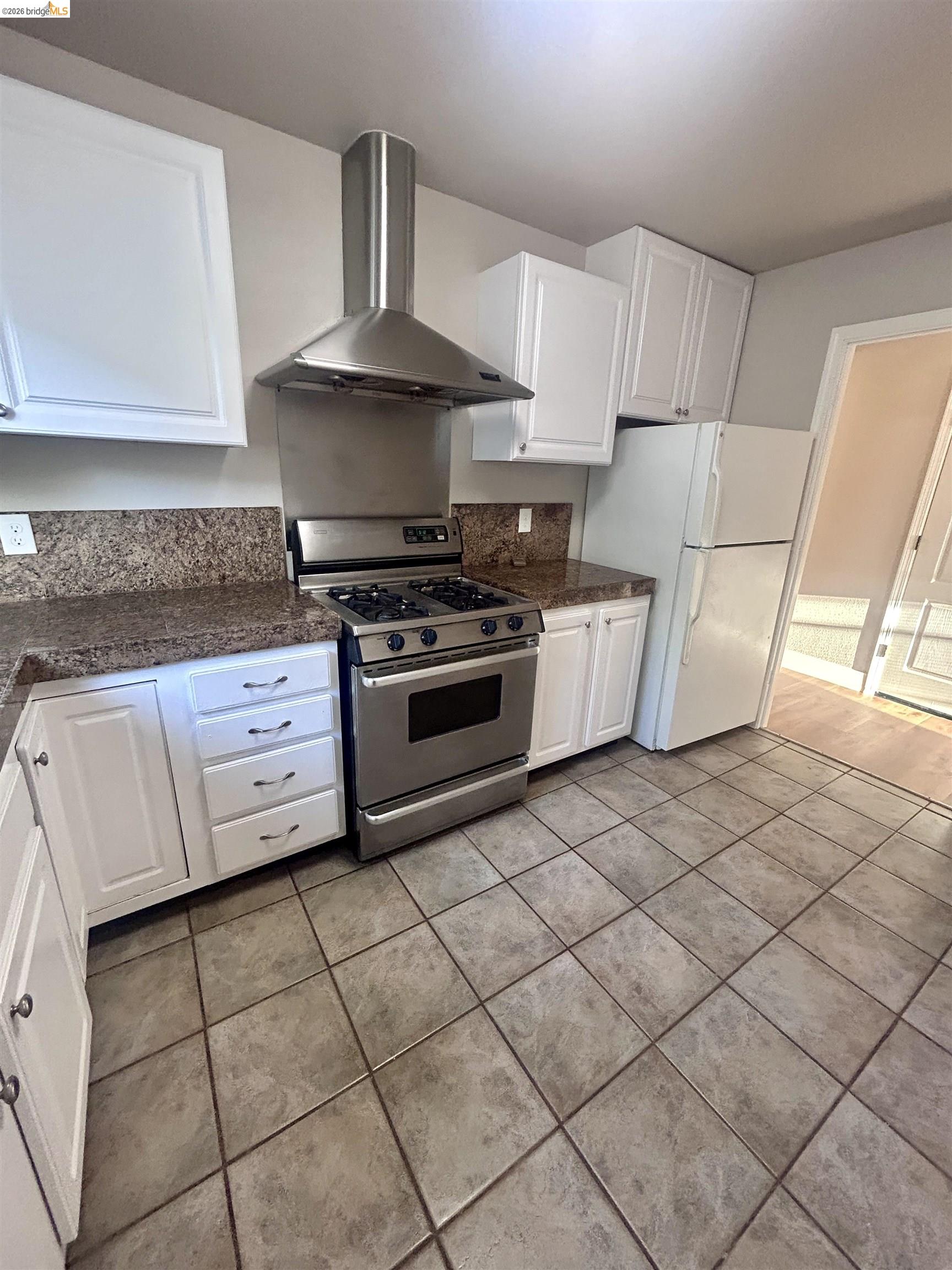 Detail Gallery Image 8 of 20 For 525 Clayton Ave, El Cerrito,  CA 94530 - 2 Beds | 1 Baths