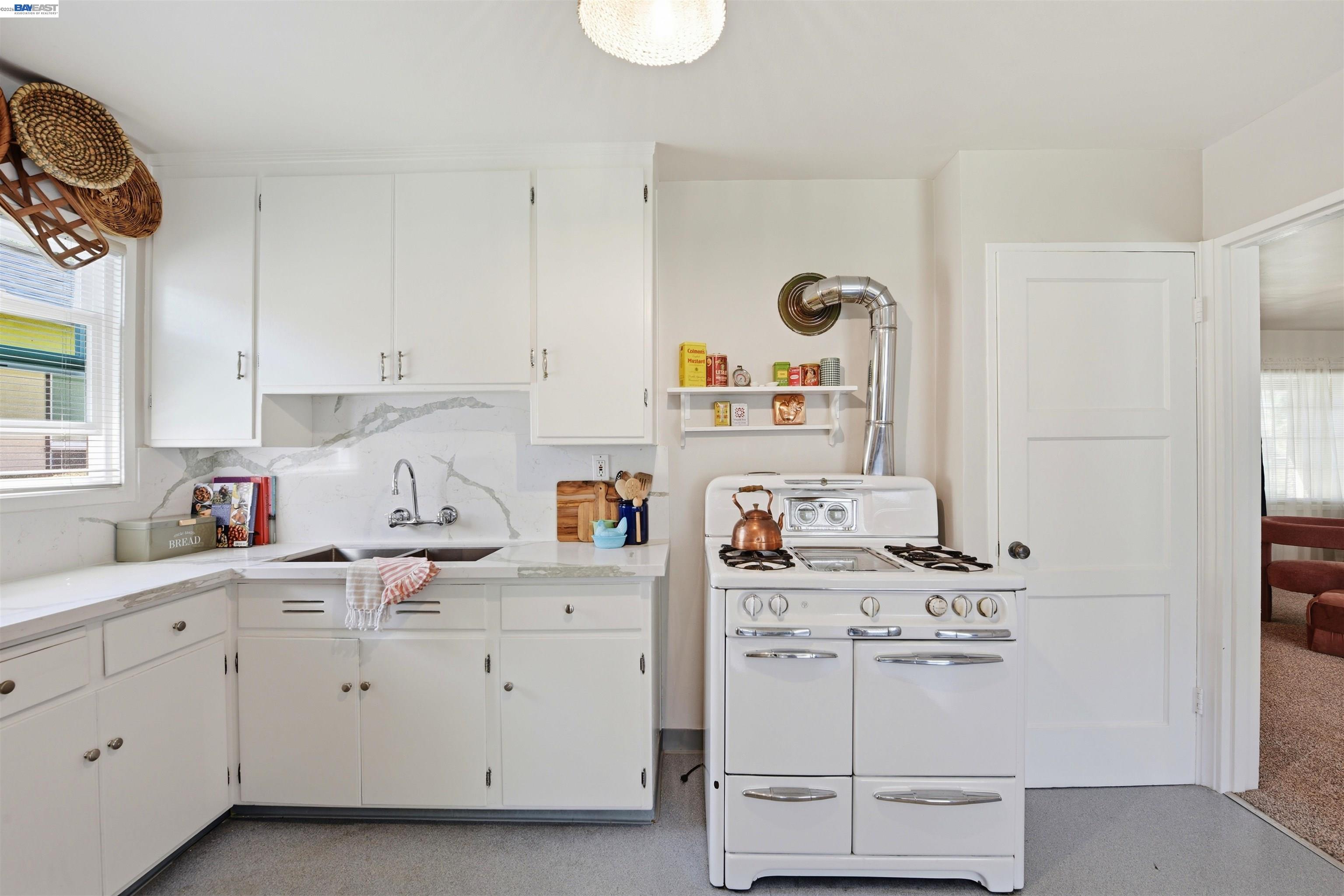 Detail Gallery Image 12 of 37 For 15740 Paseo Del Campo, San Lorenzo,  CA 94580 - 3 Beds | 2 Baths