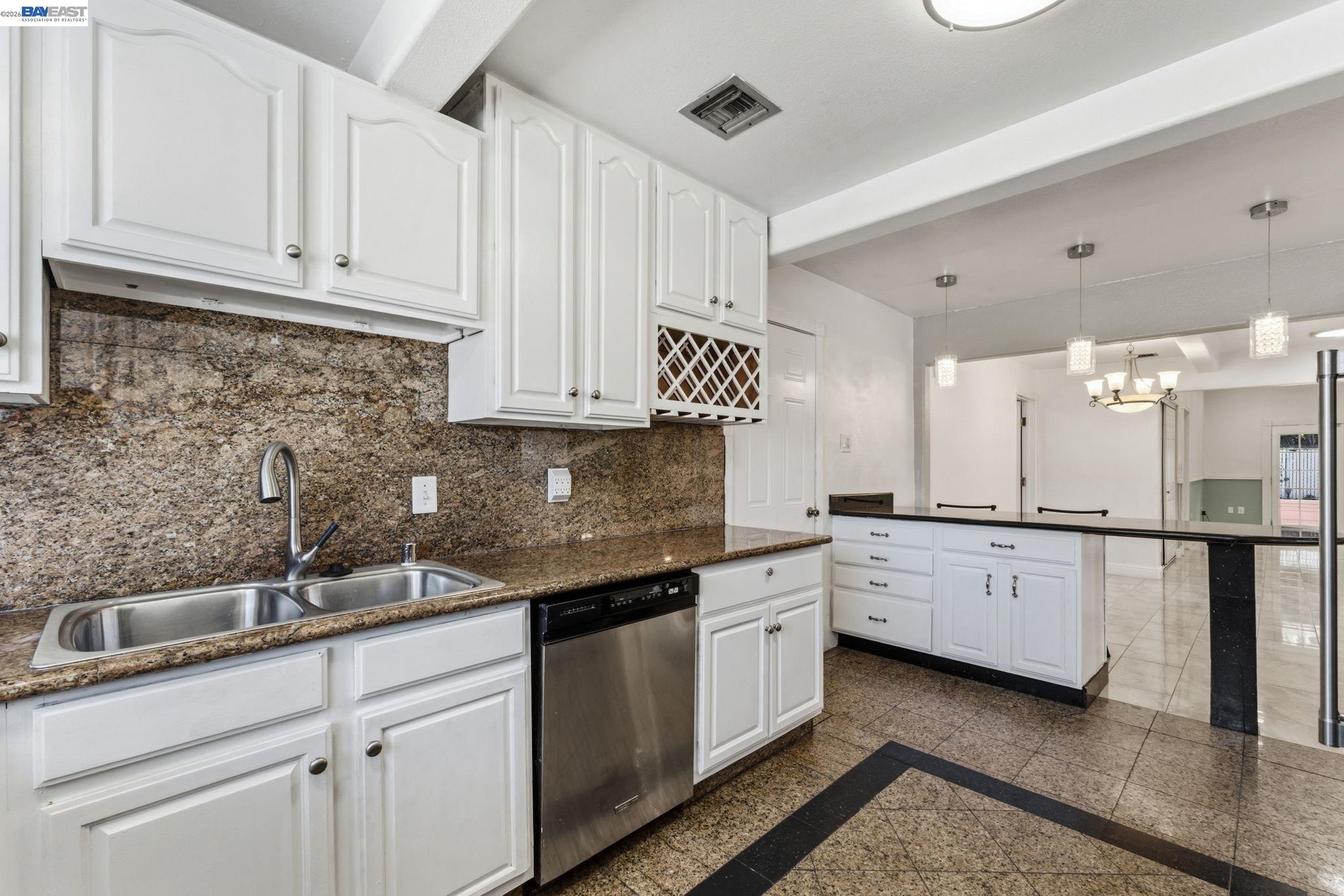 Detail Gallery Image 13 of 49 For 266 Jerilynn Ln, Hayward,  CA 94541 - 4 Beds | 3 Baths