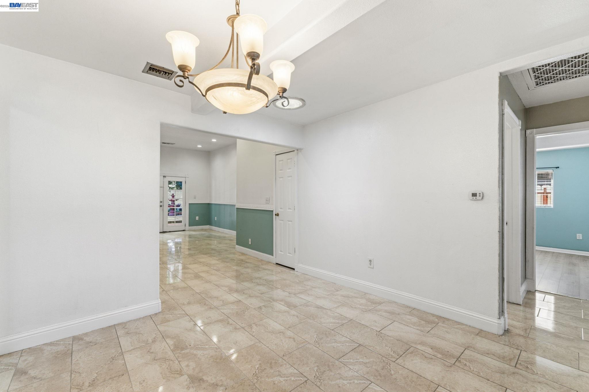 Detail Gallery Image 17 of 49 For 266 Jerilynn Ln, Hayward,  CA 94541 - 4 Beds | 3 Baths