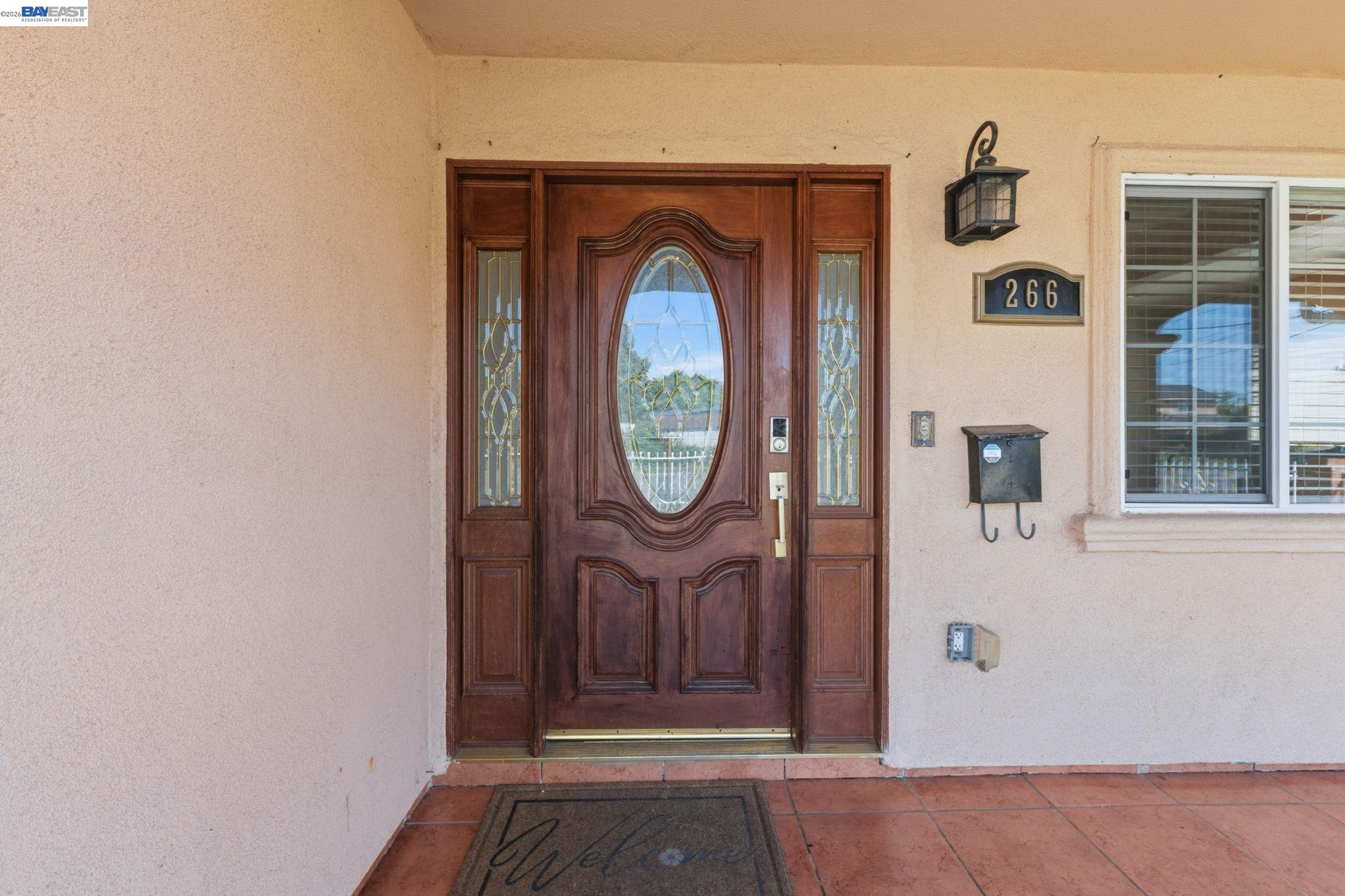 Detail Gallery Image 5 of 49 For 266 Jerilynn Ln, Hayward,  CA 94541 - 4 Beds | 3 Baths