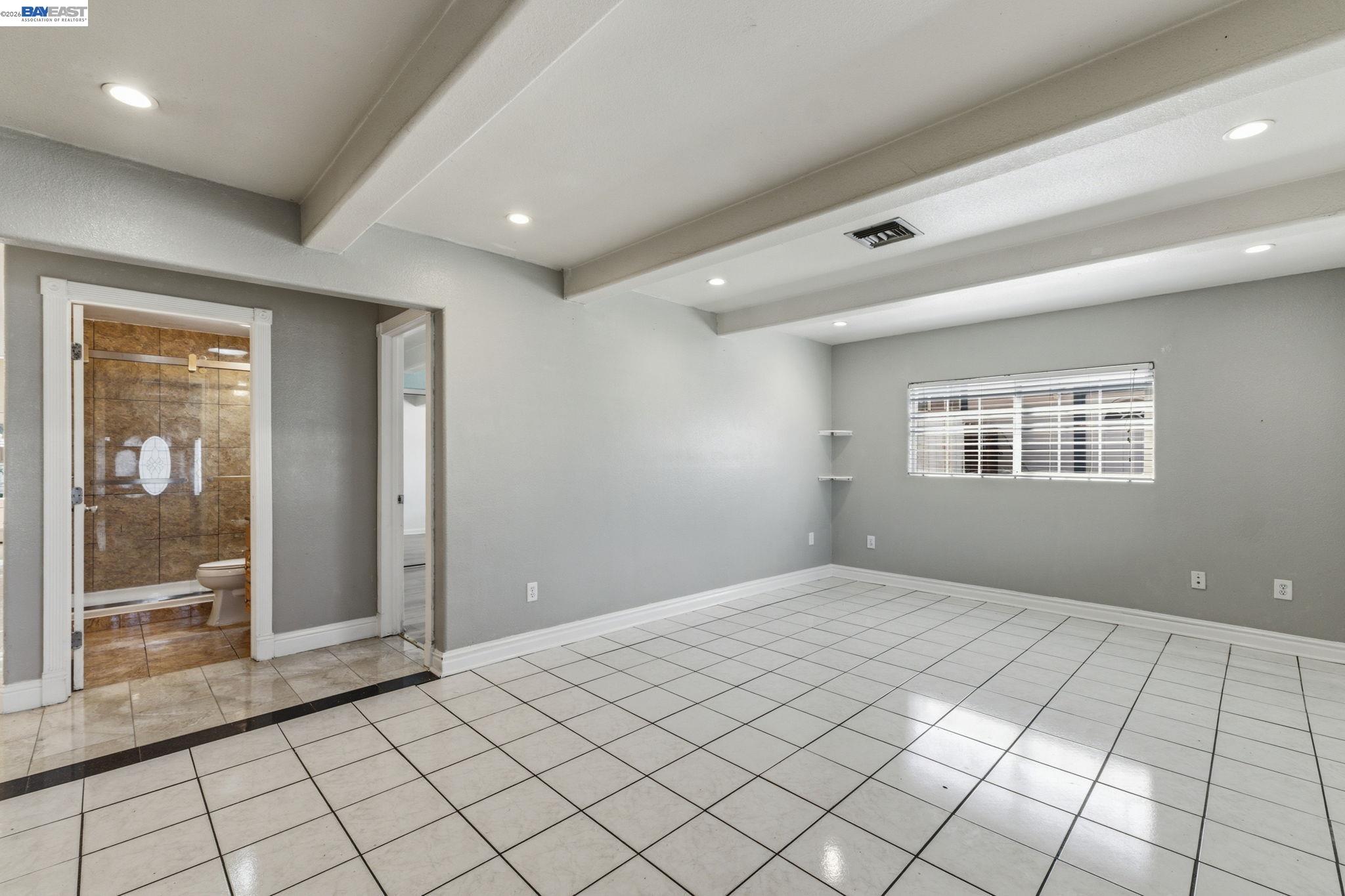 Detail Gallery Image 7 of 49 For 266 Jerilynn Ln, Hayward,  CA 94541 - 4 Beds | 3 Baths