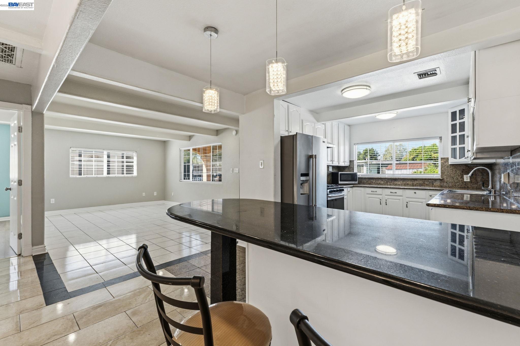 Detail Gallery Image 9 of 49 For 266 Jerilynn Ln, Hayward,  CA 94541 - 4 Beds | 3 Baths