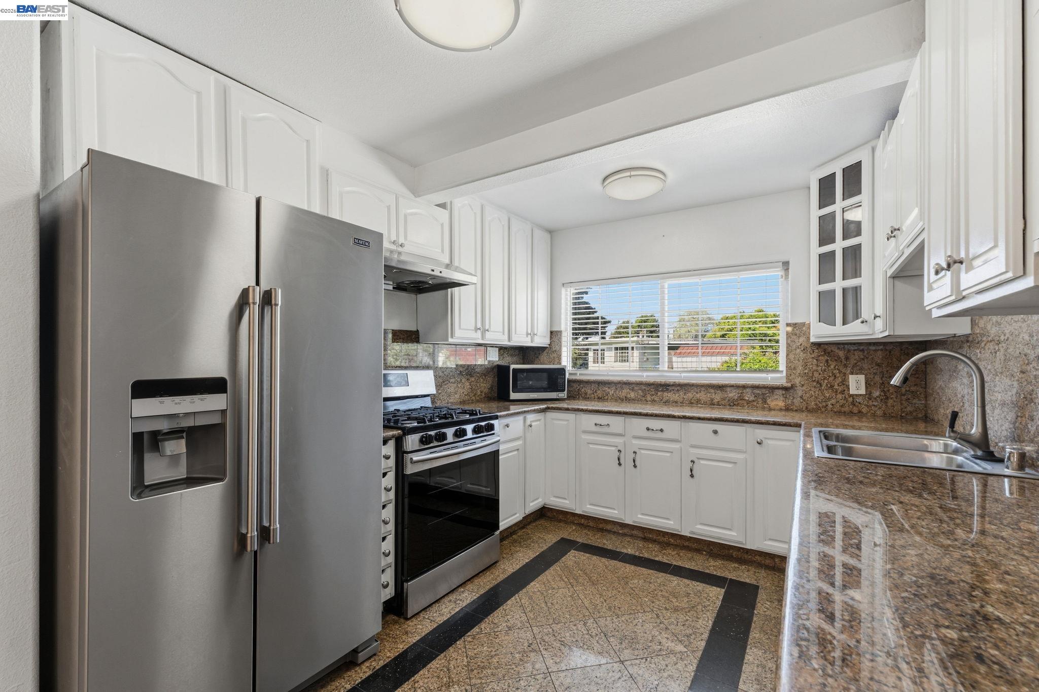 Detail Gallery Image 10 of 49 For 266 Jerilynn Ln, Hayward,  CA 94541 - 4 Beds | 3 Baths