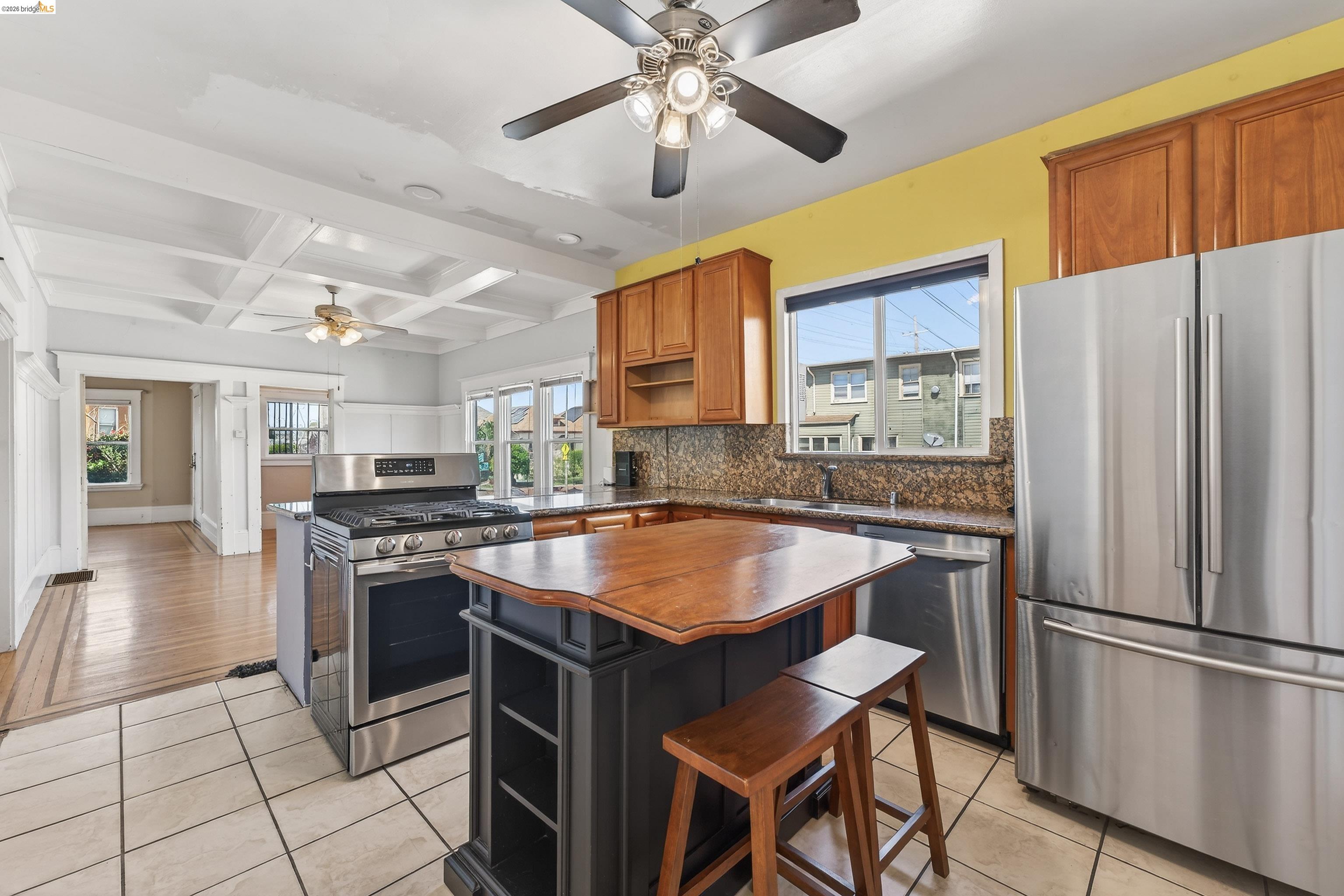 Detail Gallery Image 12 of 34 For 4326 West St, Oakland,  CA 94608 - 4 Beds | 3 Baths