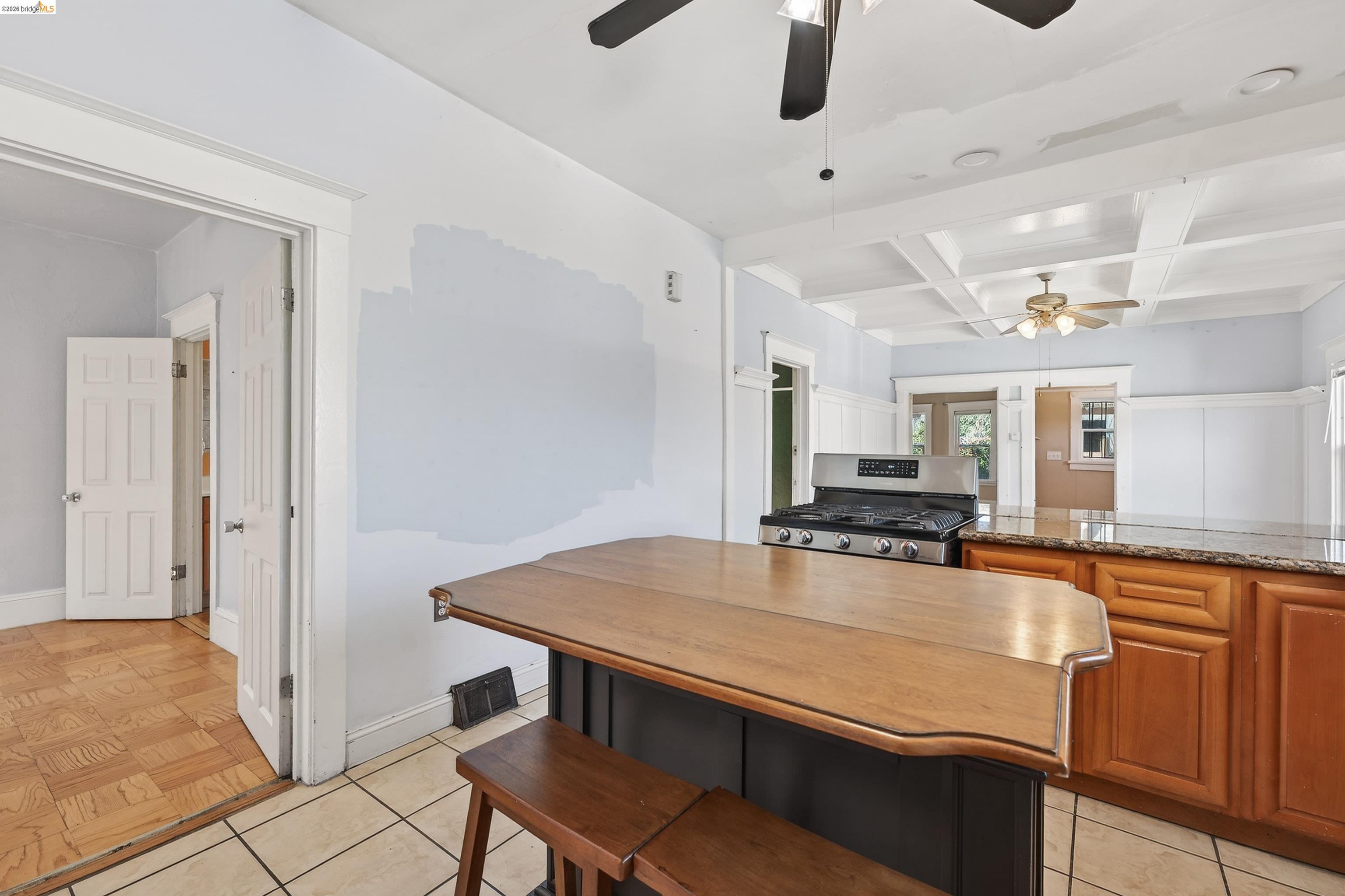 Detail Gallery Image 14 of 34 For 4326 West St, Oakland,  CA 94608 - 4 Beds | 3 Baths