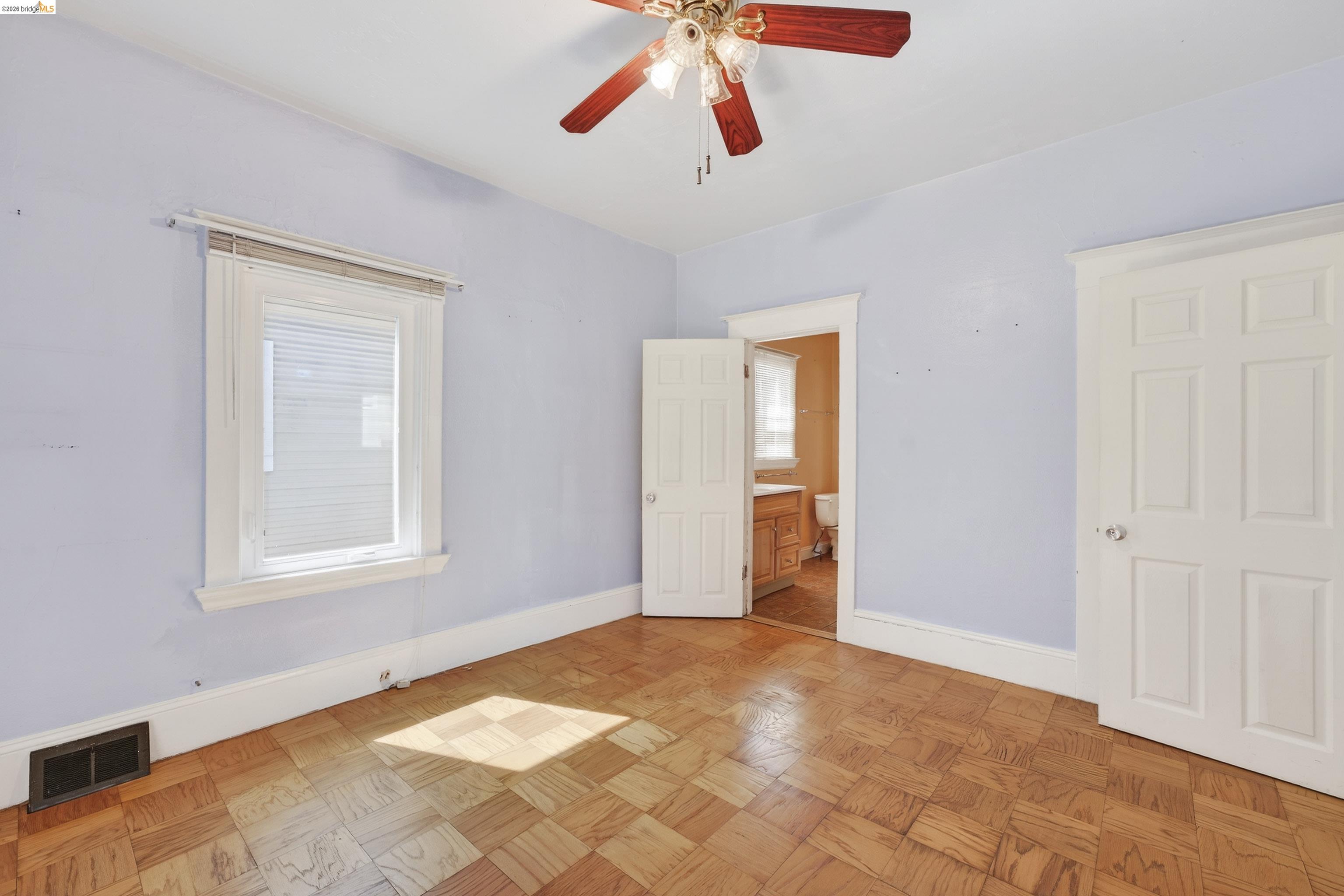 Detail Gallery Image 16 of 34 For 4326 West St, Oakland,  CA 94608 - 4 Beds | 3 Baths