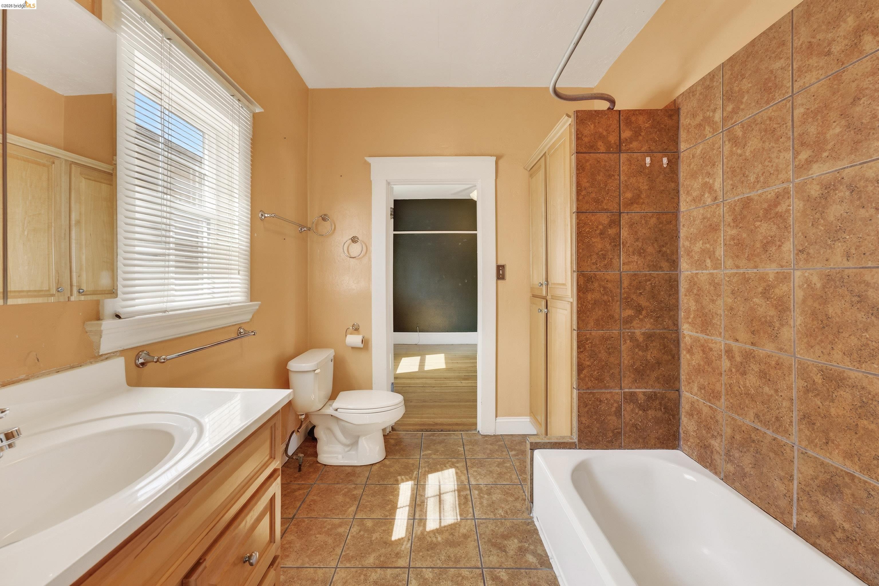 Detail Gallery Image 18 of 34 For 4326 West St, Oakland,  CA 94608 - 4 Beds | 3 Baths