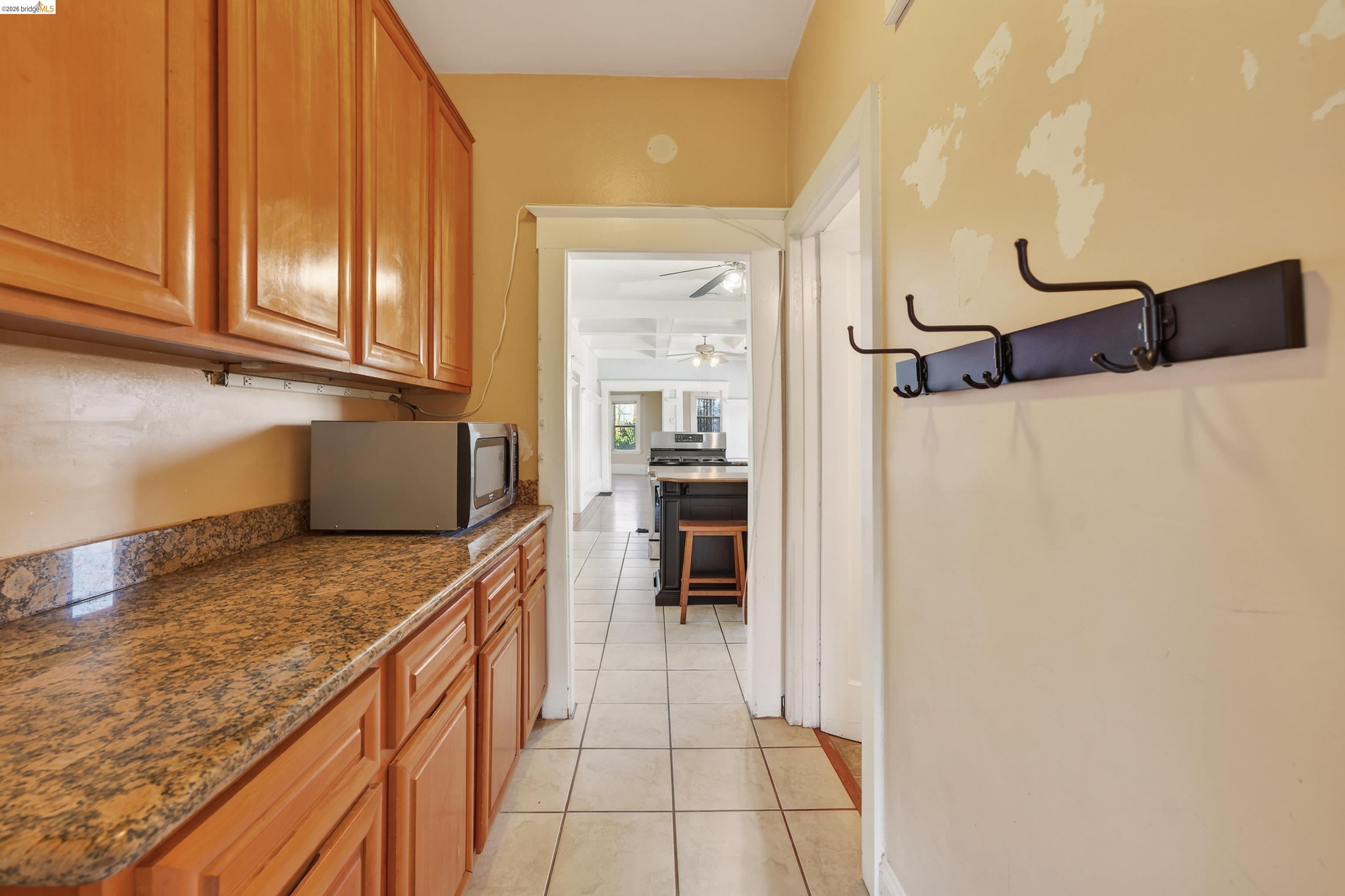 Detail Gallery Image 23 of 34 For 4326 West St, Oakland,  CA 94608 - 4 Beds | 3 Baths