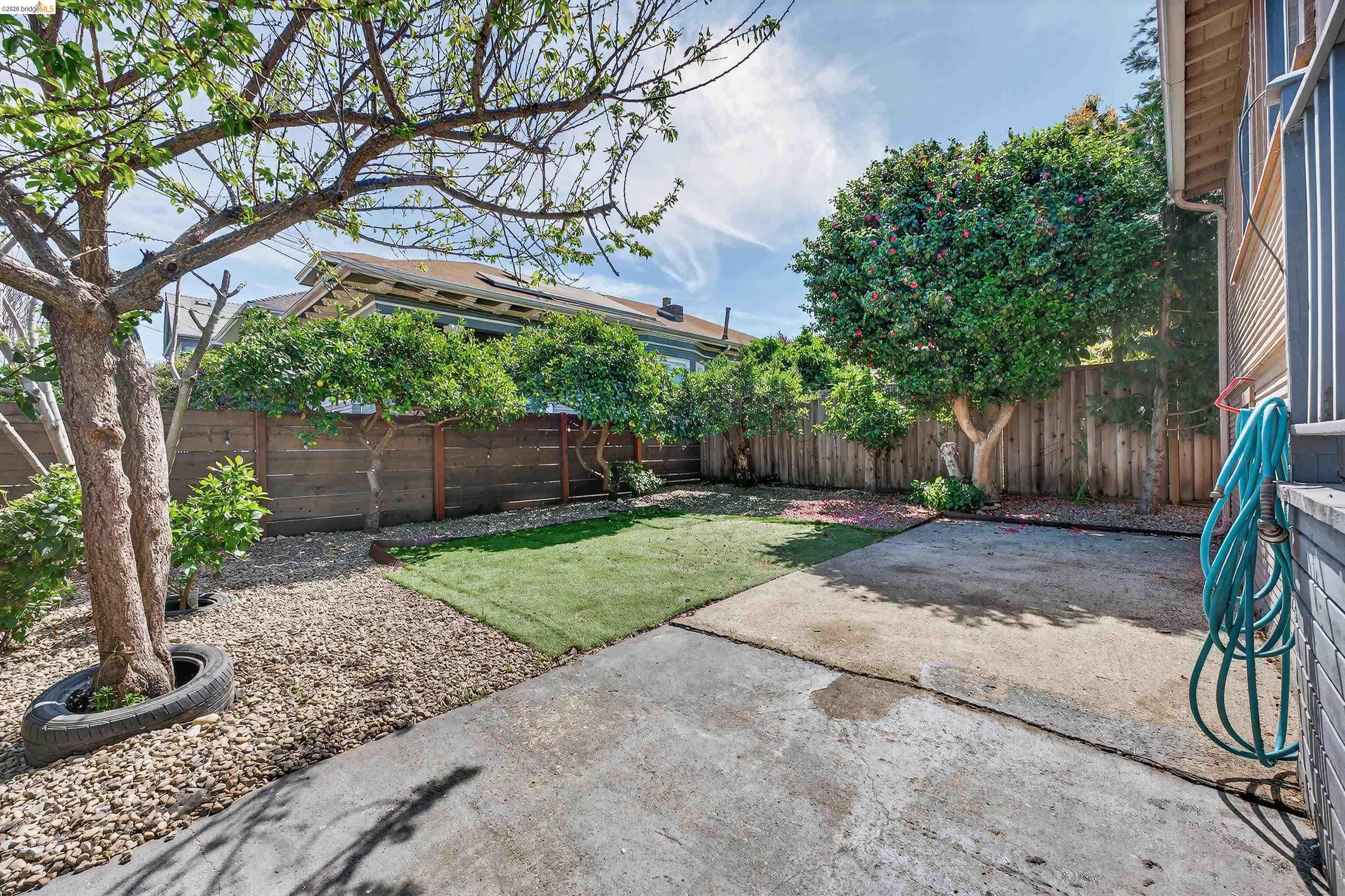 Detail Gallery Image 26 of 34 For 4326 West St, Oakland,  CA 94608 - 4 Beds | 3 Baths