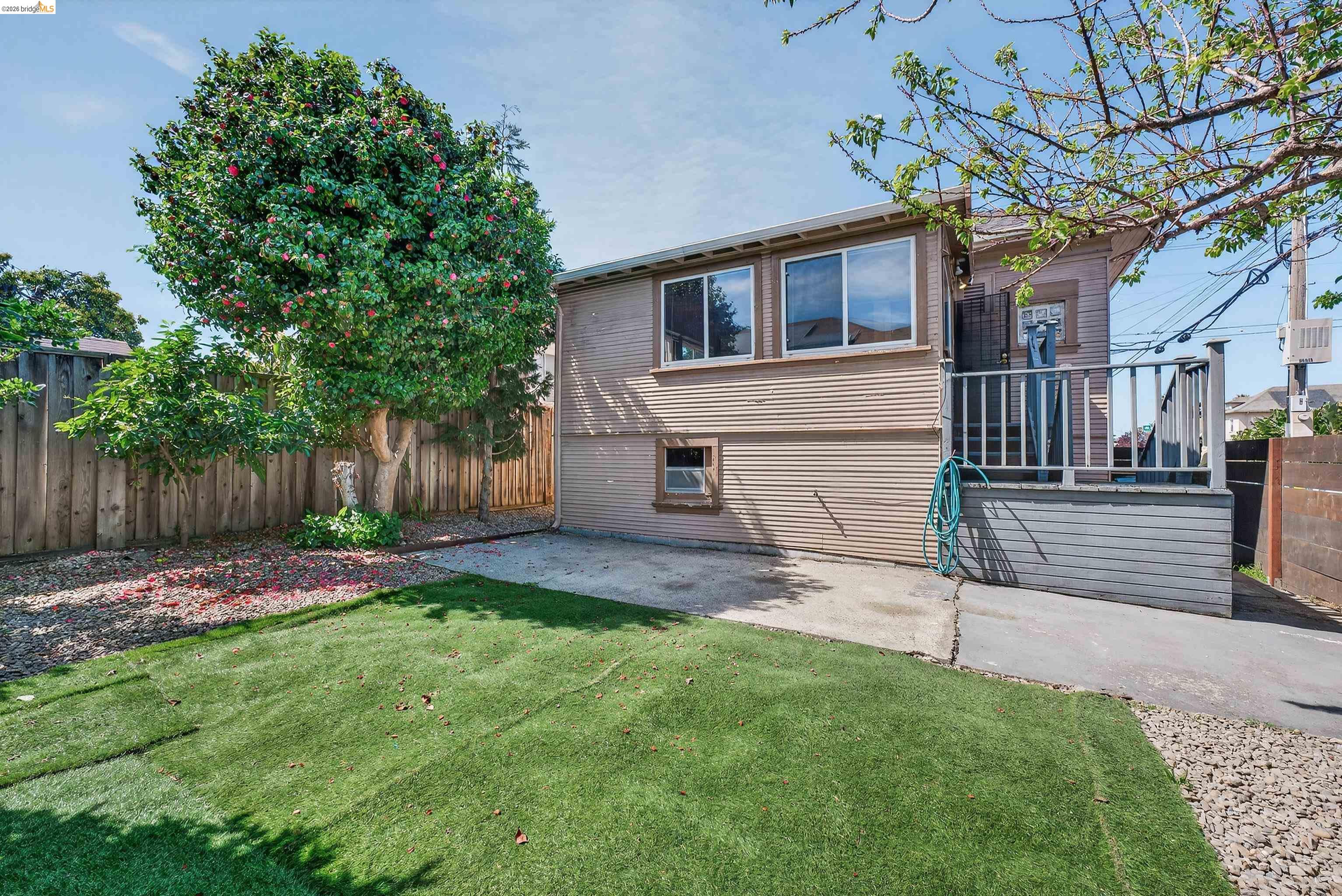 Detail Gallery Image 28 of 34 For 4326 West St, Oakland,  CA 94608 - 4 Beds | 3 Baths