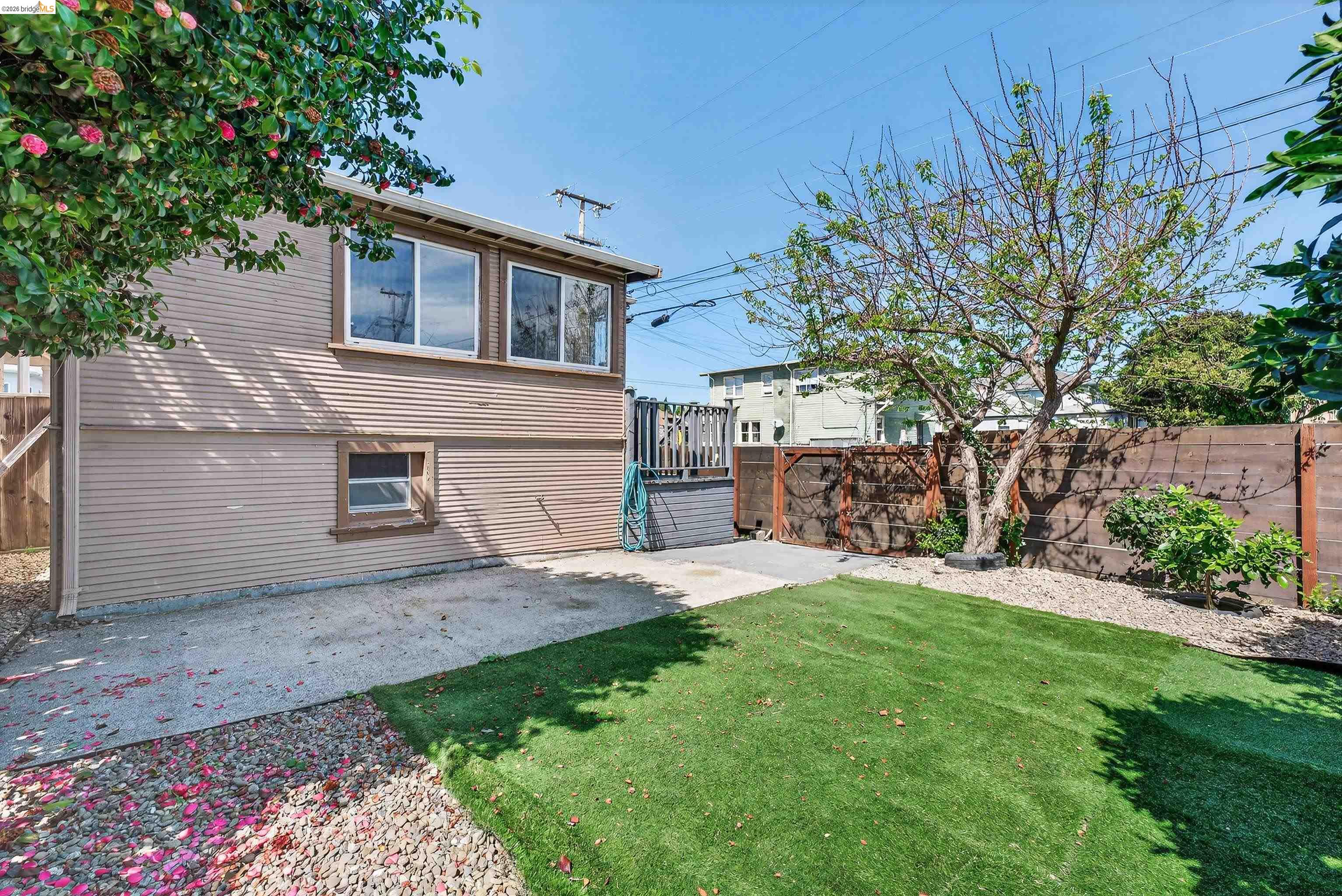 Detail Gallery Image 29 of 34 For 4326 West St, Oakland,  CA 94608 - 4 Beds | 3 Baths