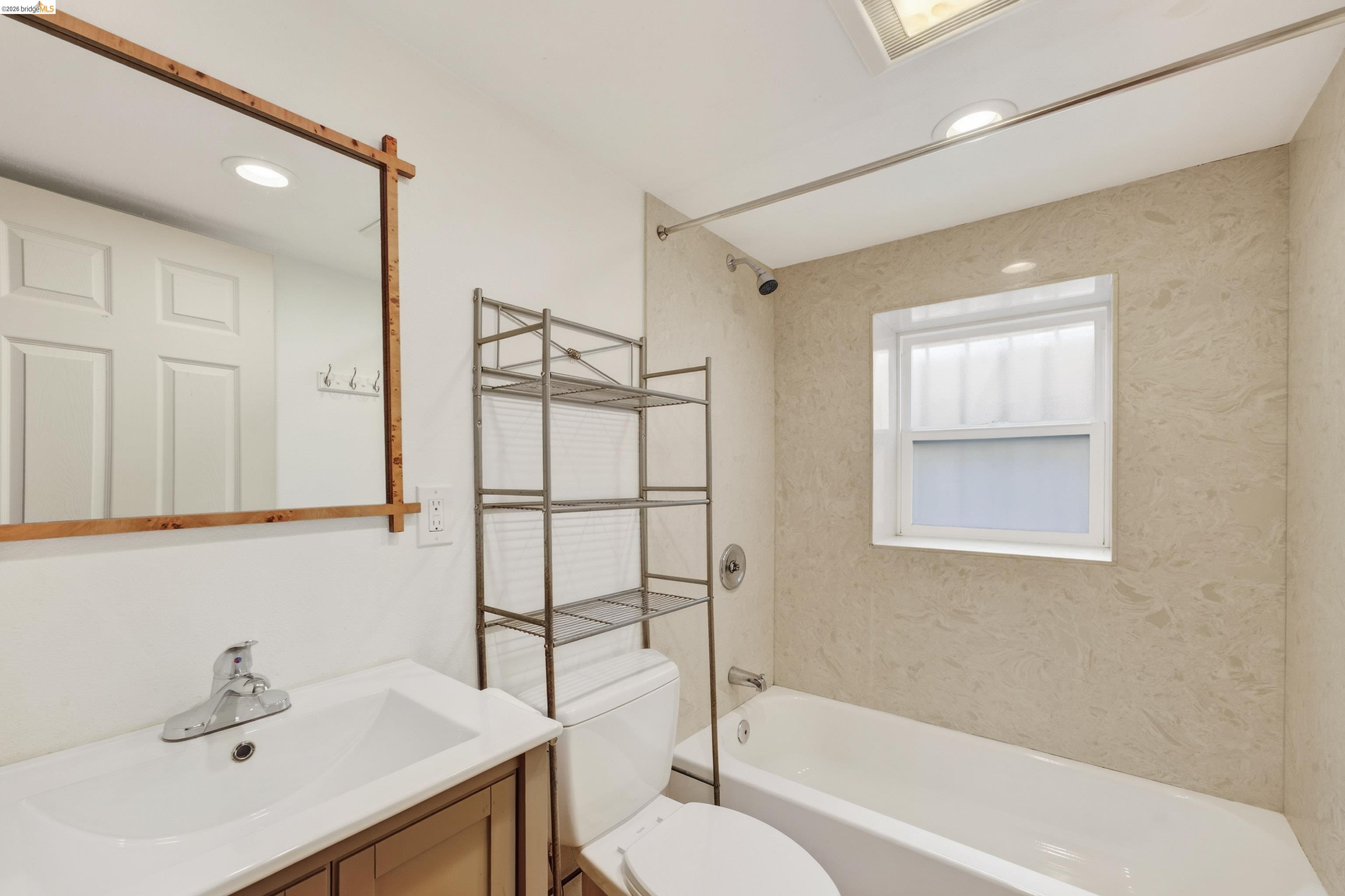 Detail Gallery Image 34 of 34 For 4326 West St, Oakland,  CA 94608 - 4 Beds | 3 Baths