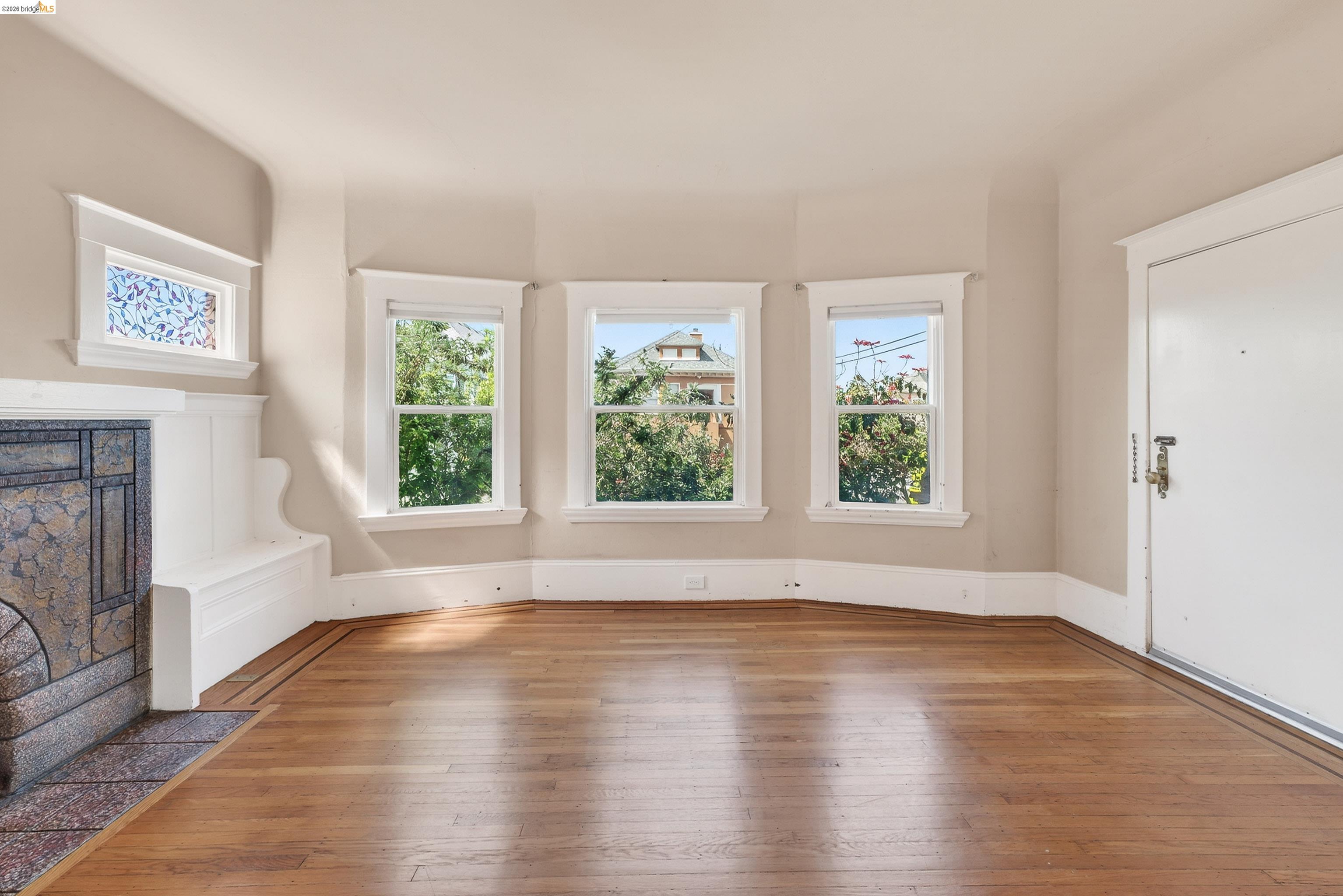 Detail Gallery Image 5 of 34 For 4326 West St, Oakland,  CA 94608 - 4 Beds | 3 Baths