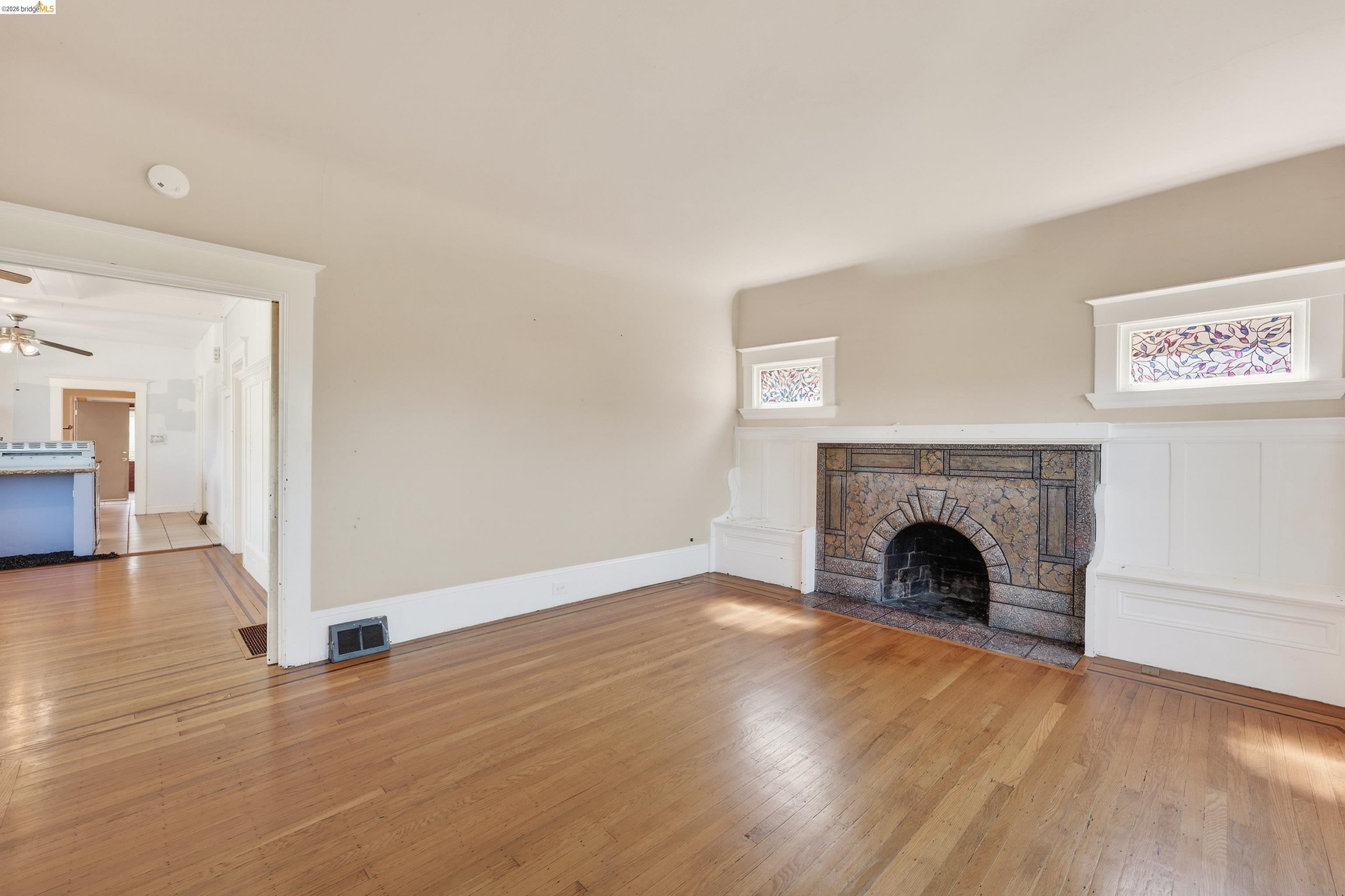 Detail Gallery Image 6 of 34 For 4326 West St, Oakland,  CA 94608 - 4 Beds | 3 Baths