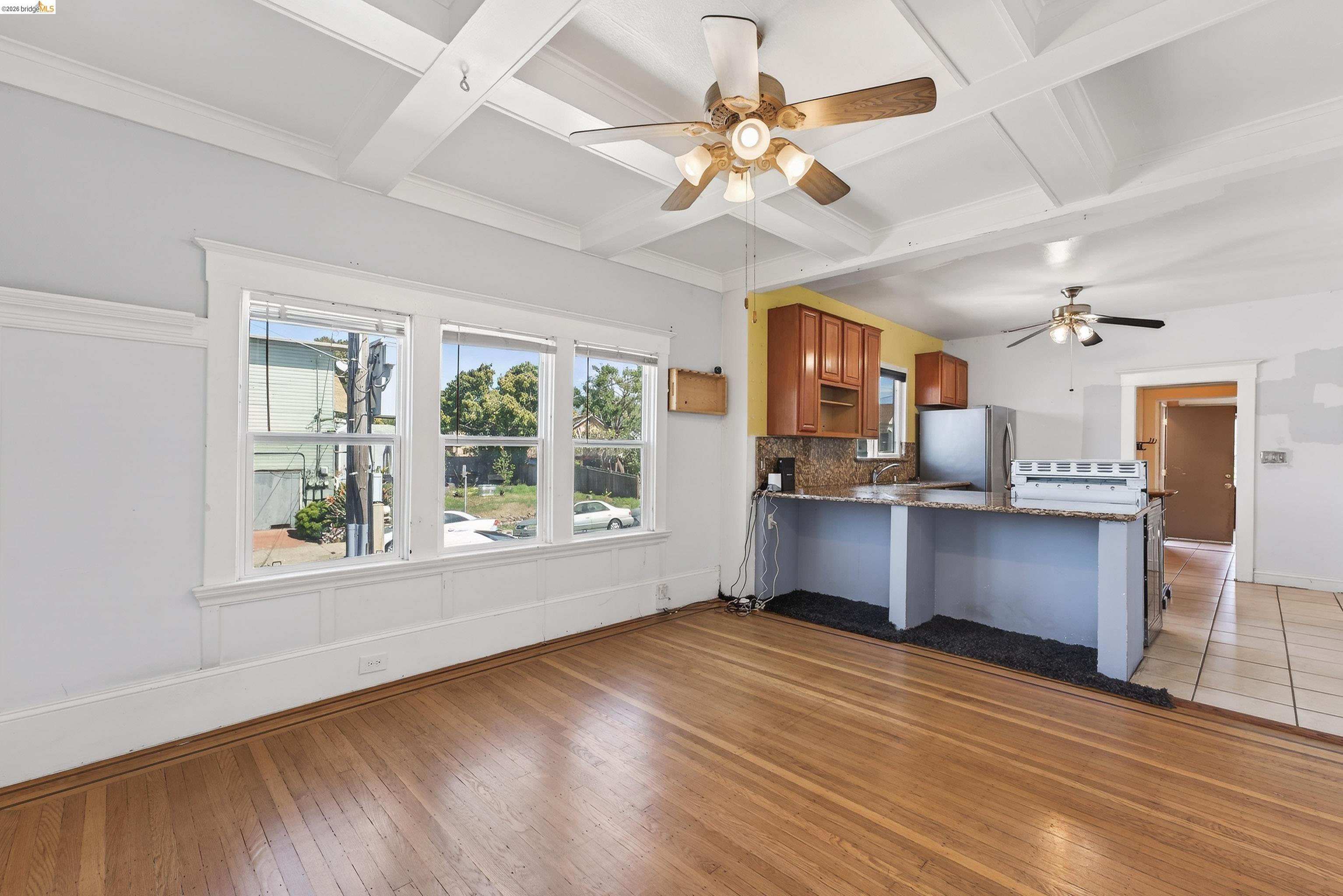 Detail Gallery Image 9 of 34 For 4326 West St, Oakland,  CA 94608 - 4 Beds | 3 Baths