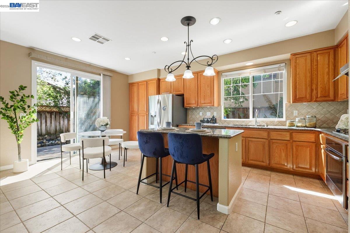 Detail Gallery Image 10 of 60 For 38393 Amaryllis Pl, Newark,  CA 94560 - 5 Beds | 3 Baths