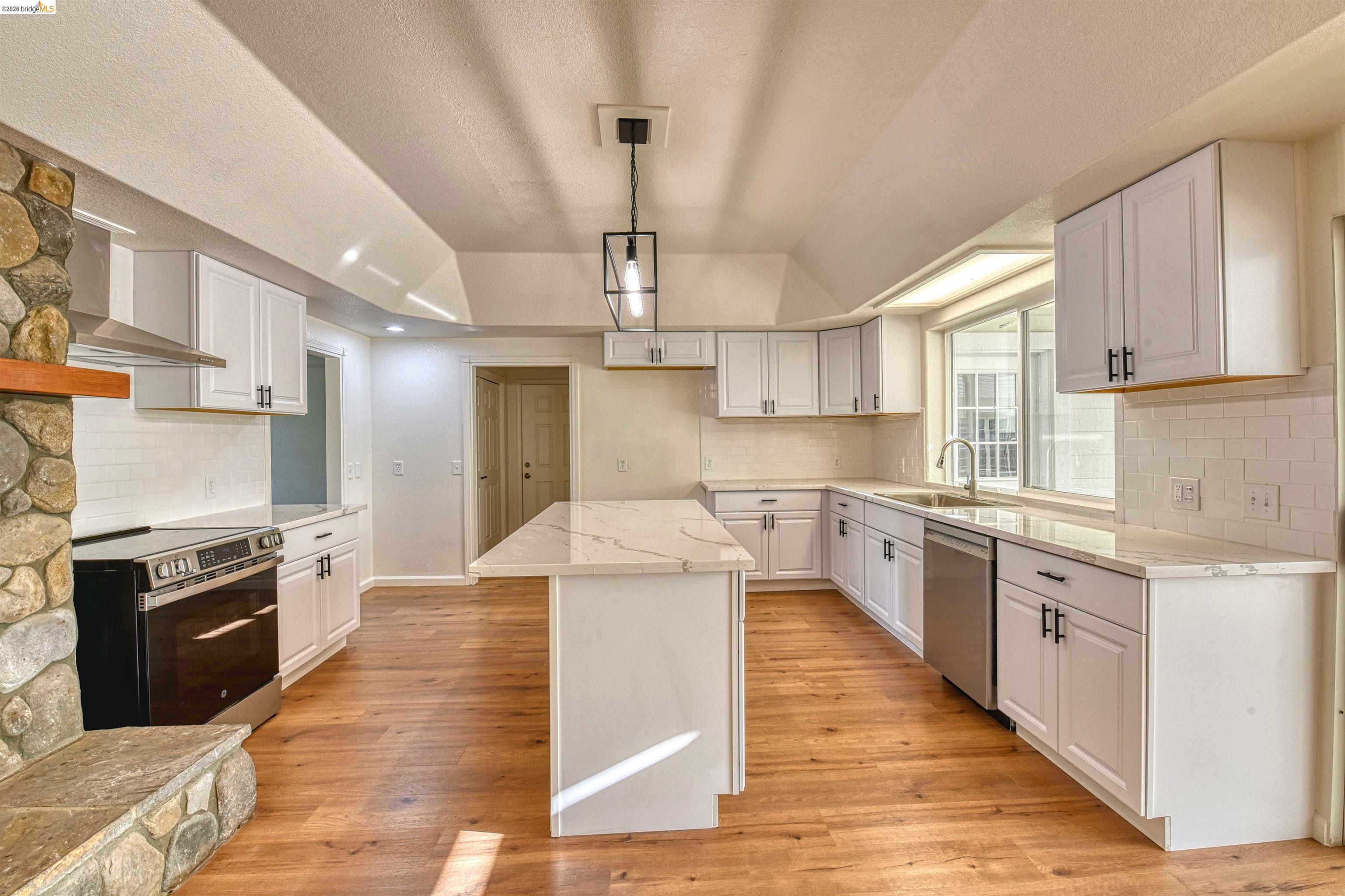 Detail Gallery Image 17 of 45 For 13301 Clements, Groveland,  CA 95321 - 4 Beds | 2/1 Baths