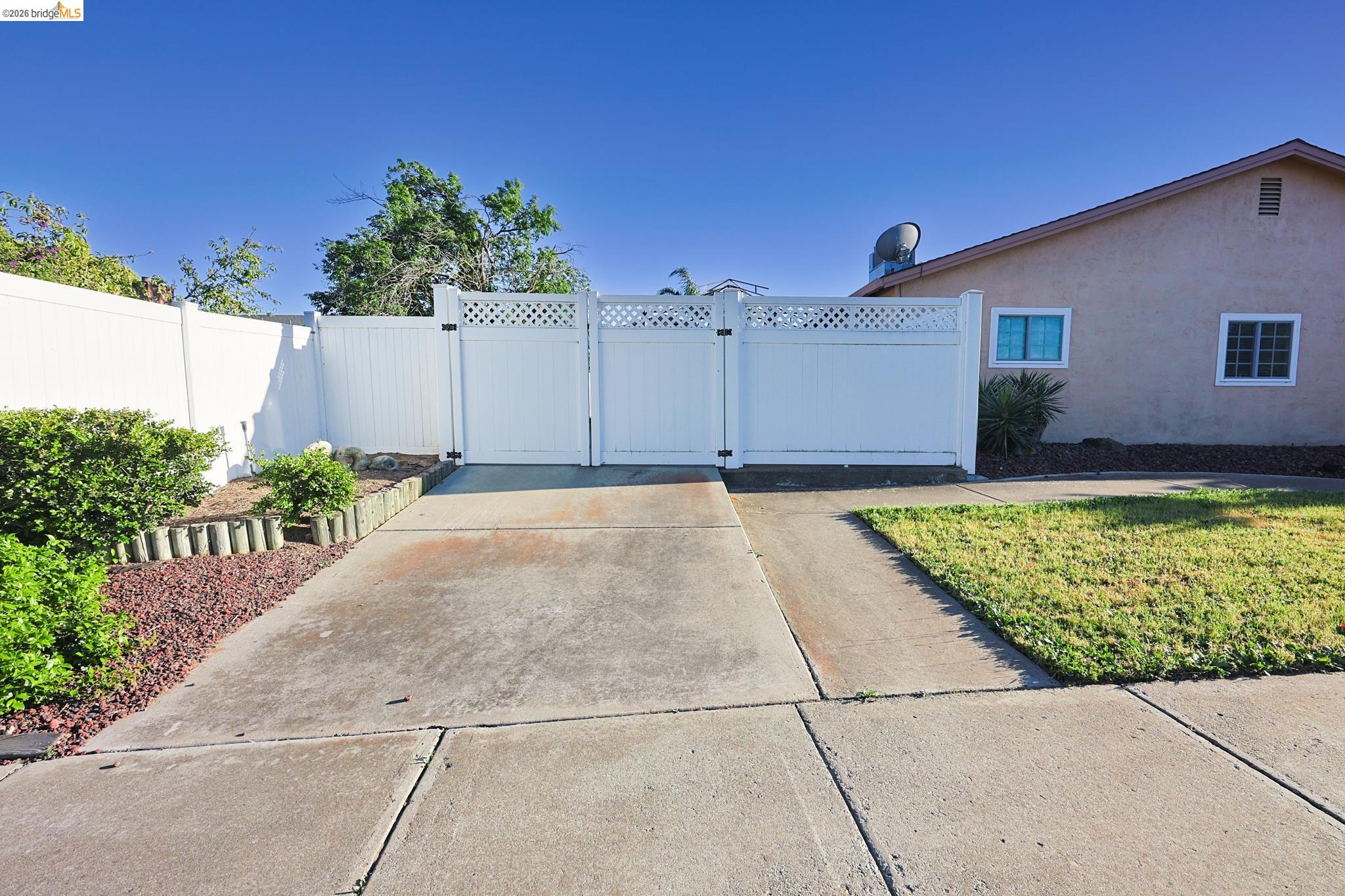 Detail Gallery Image 5 of 35 For 4950 Dawson Dr, Oakley,  CA 94561 - 4 Beds | 2 Baths