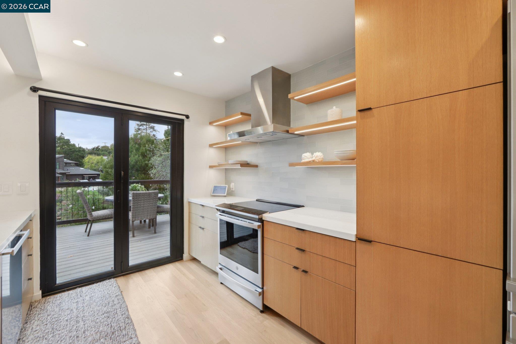 Detail Gallery Image 11 of 37 For 380 Vermont Ave, Berkeley,  CA 94707 - 3 Beds | 2 Baths