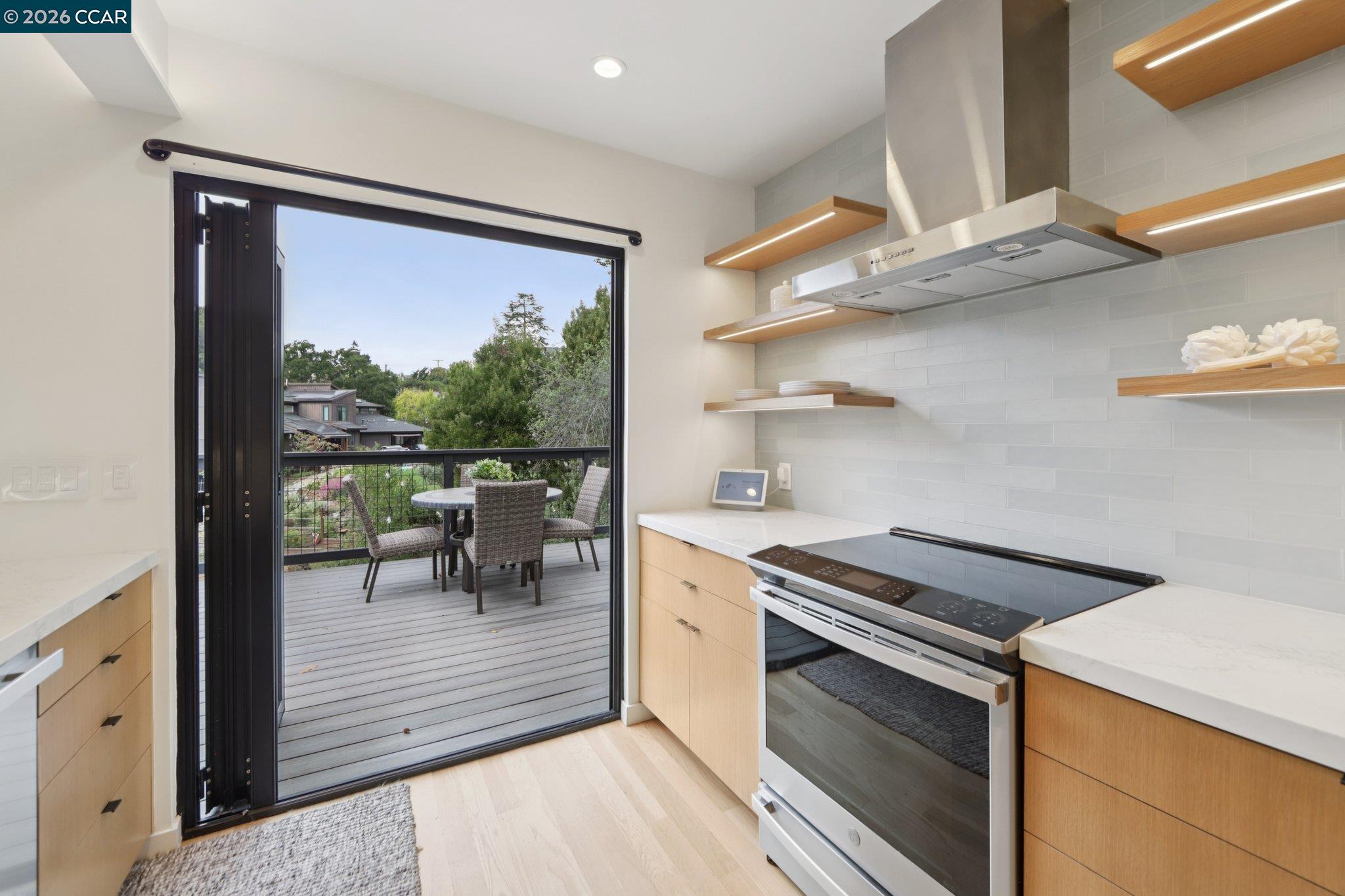 Detail Gallery Image 15 of 37 For 380 Vermont Ave, Berkeley,  CA 94707 - 3 Beds | 2 Baths