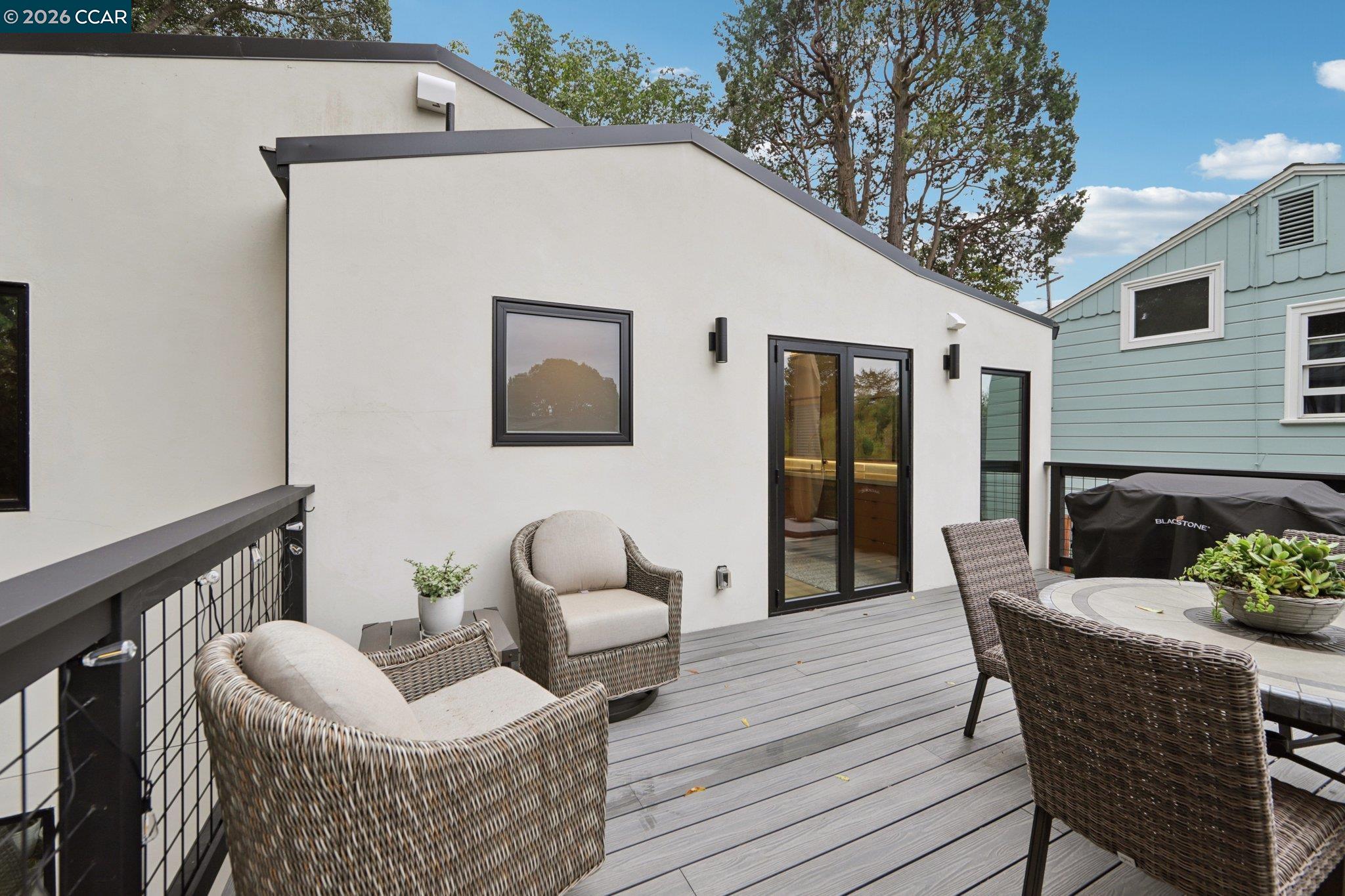 Detail Gallery Image 16 of 37 For 380 Vermont Ave, Berkeley,  CA 94707 - 3 Beds | 2 Baths