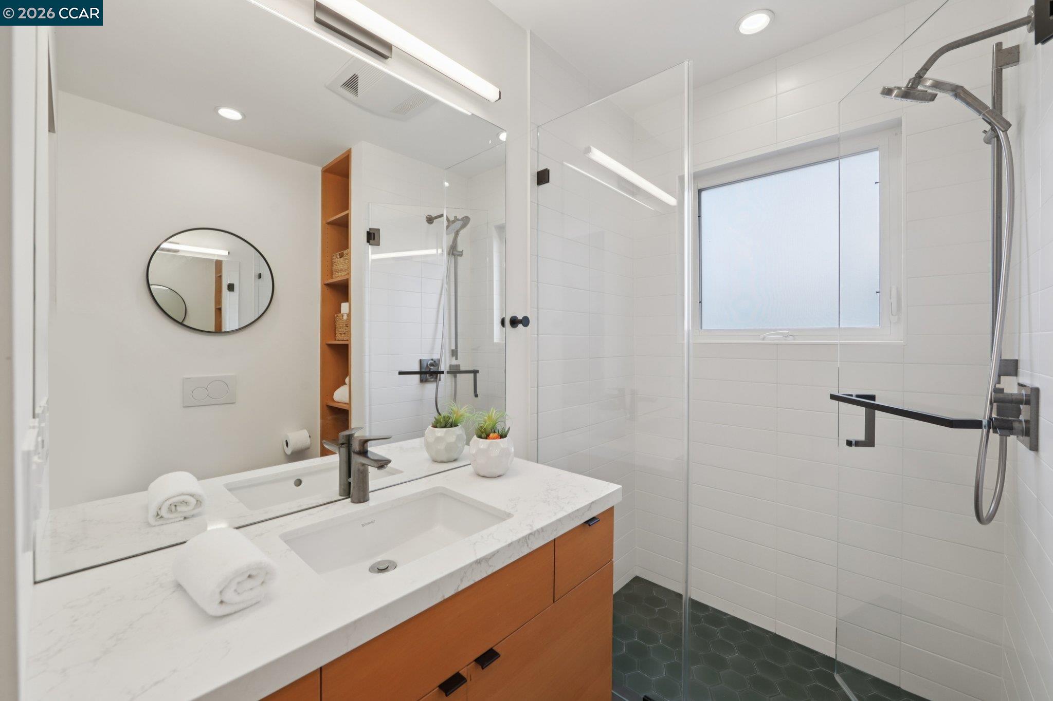 Detail Gallery Image 21 of 37 For 380 Vermont Ave, Berkeley,  CA 94707 - 3 Beds | 2 Baths