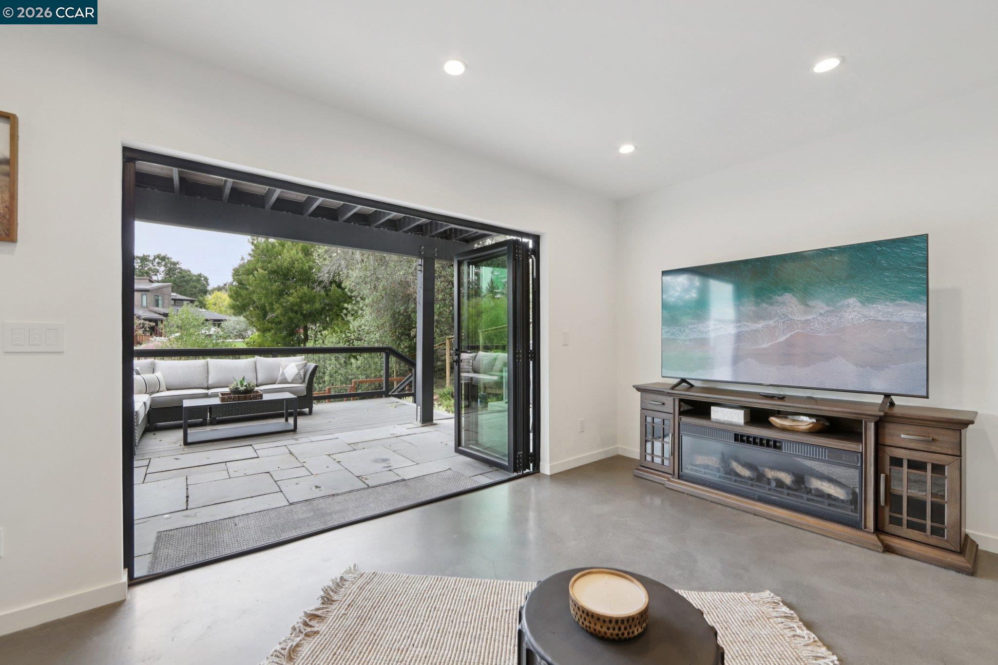 Detail Gallery Image 25 of 37 For 380 Vermont Ave, Berkeley,  CA 94707 - 3 Beds | 2 Baths