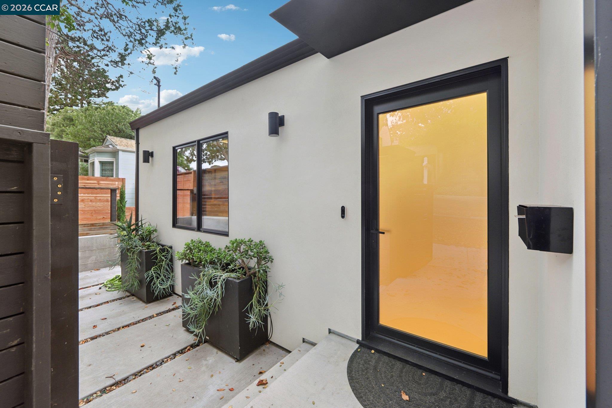 Detail Gallery Image 4 of 37 For 380 Vermont Ave, Berkeley,  CA 94707 - 3 Beds | 2 Baths