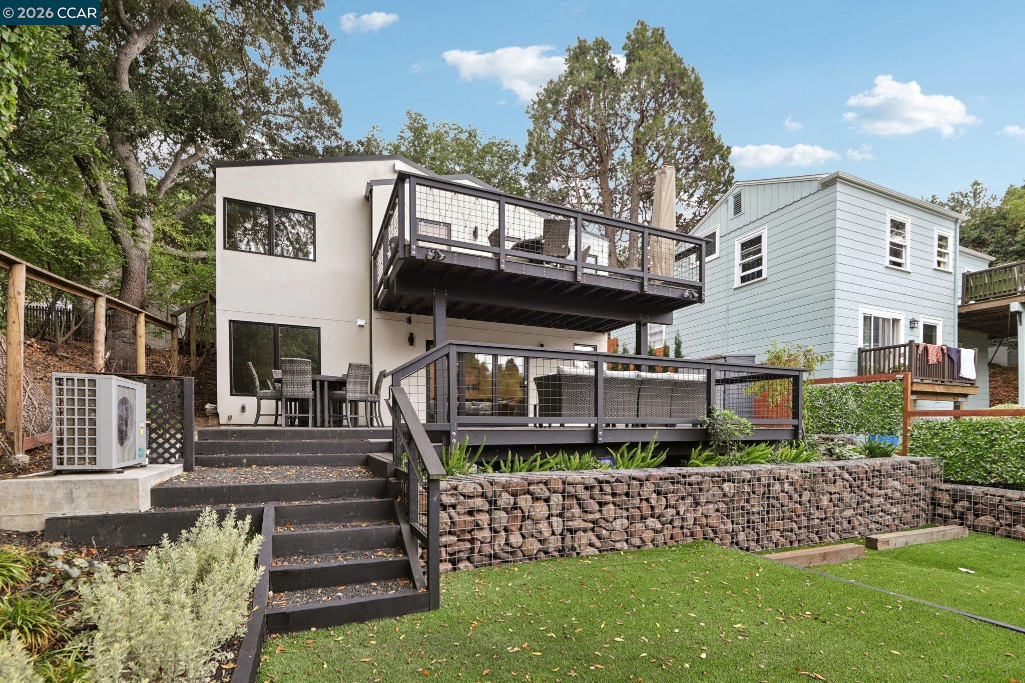 Detail Gallery Image 35 of 37 For 380 Vermont Ave, Berkeley,  CA 94707 - 3 Beds | 2 Baths