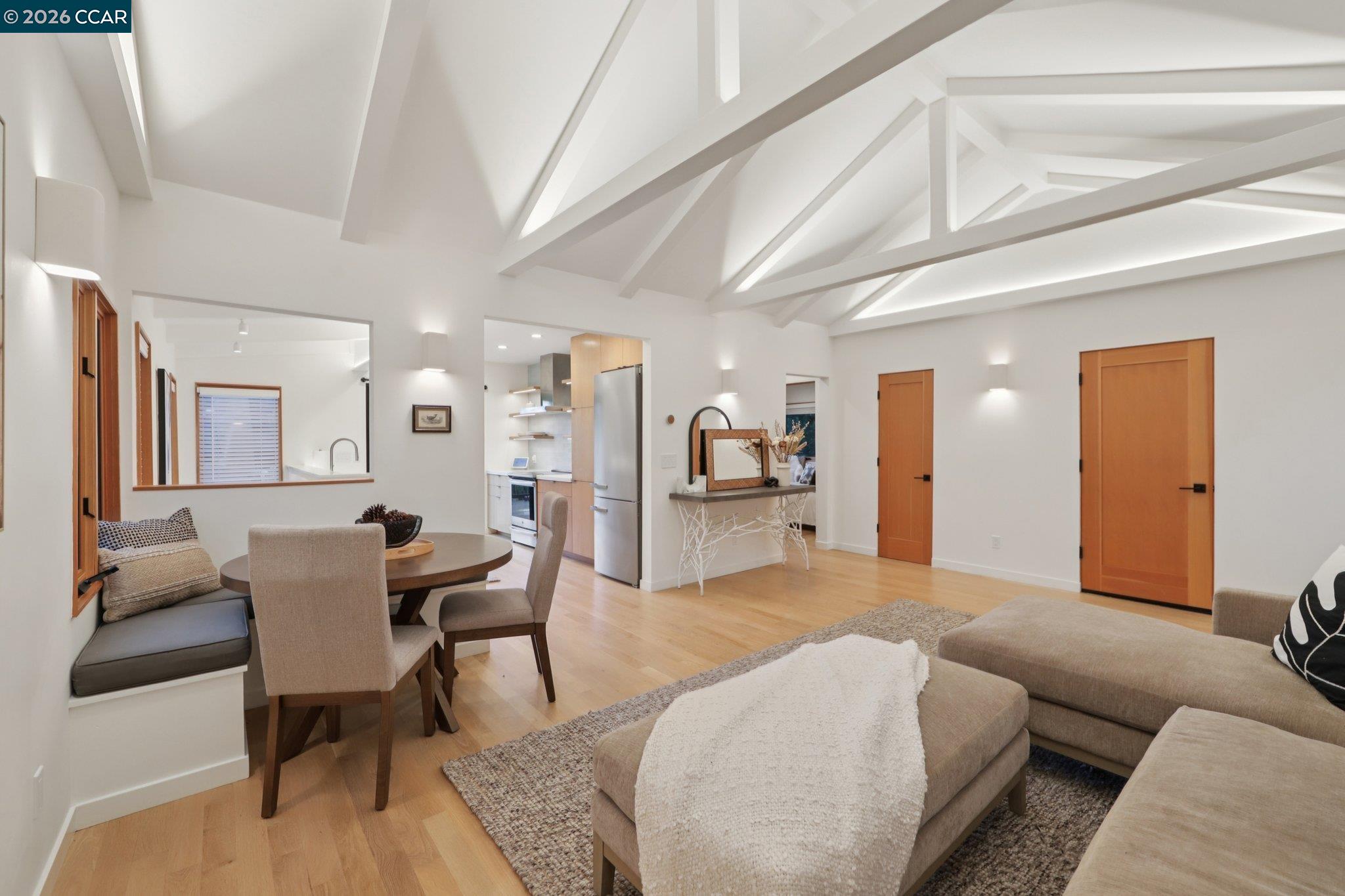 Detail Gallery Image 7 of 37 For 380 Vermont Ave, Berkeley,  CA 94707 - 3 Beds | 2 Baths