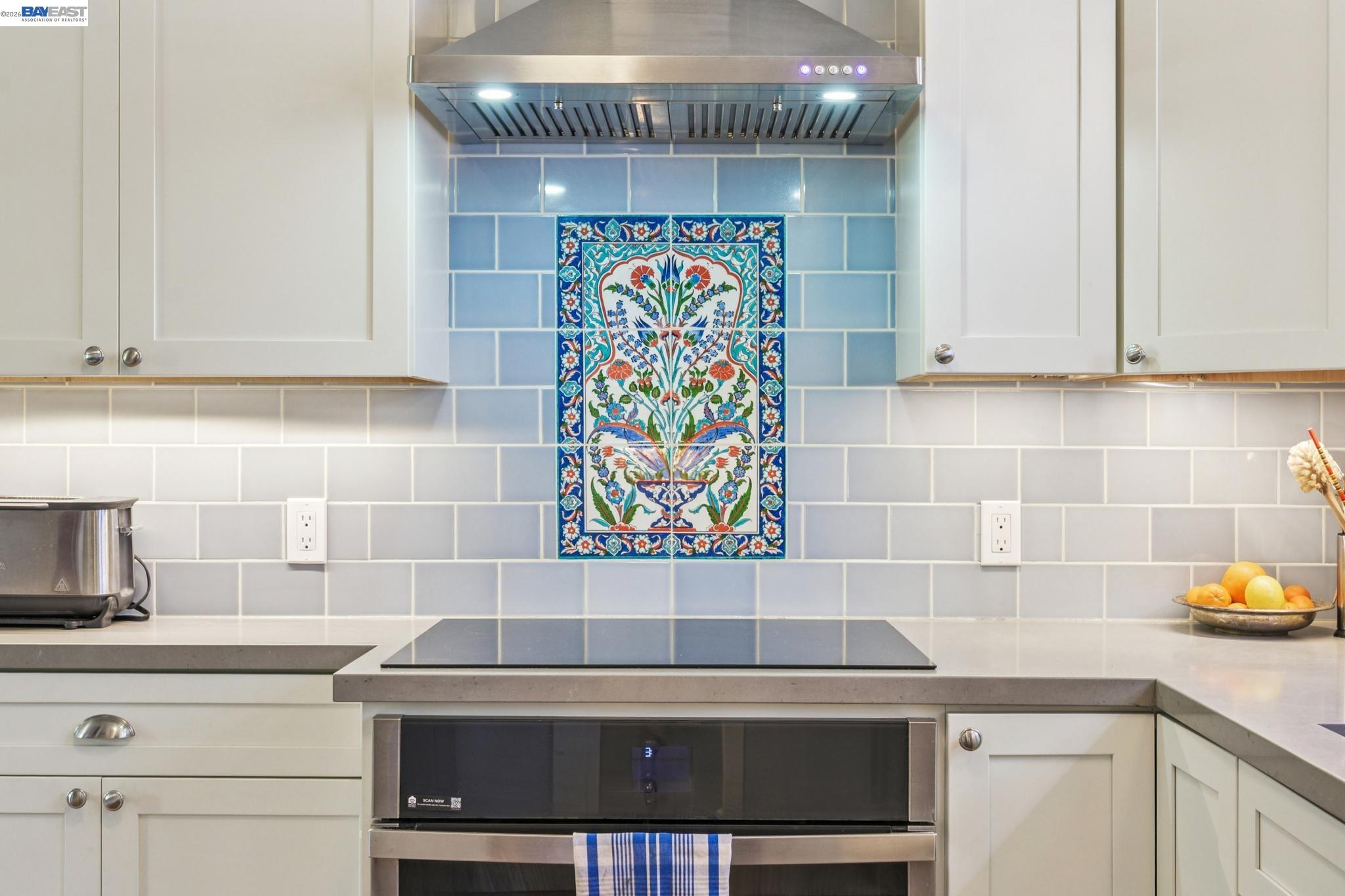 Detail Gallery Image 12 of 33 For 1376 Versailles Ave, Alameda,  CA 94501 - 2 Beds | 2 Baths