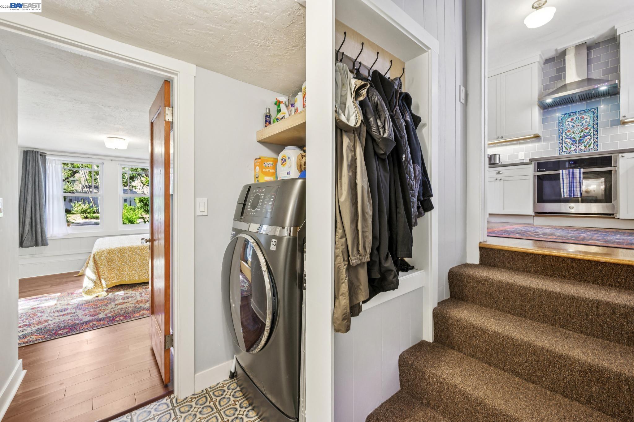 Detail Gallery Image 13 of 33 For 1376 Versailles Ave, Alameda,  CA 94501 - 2 Beds | 2 Baths