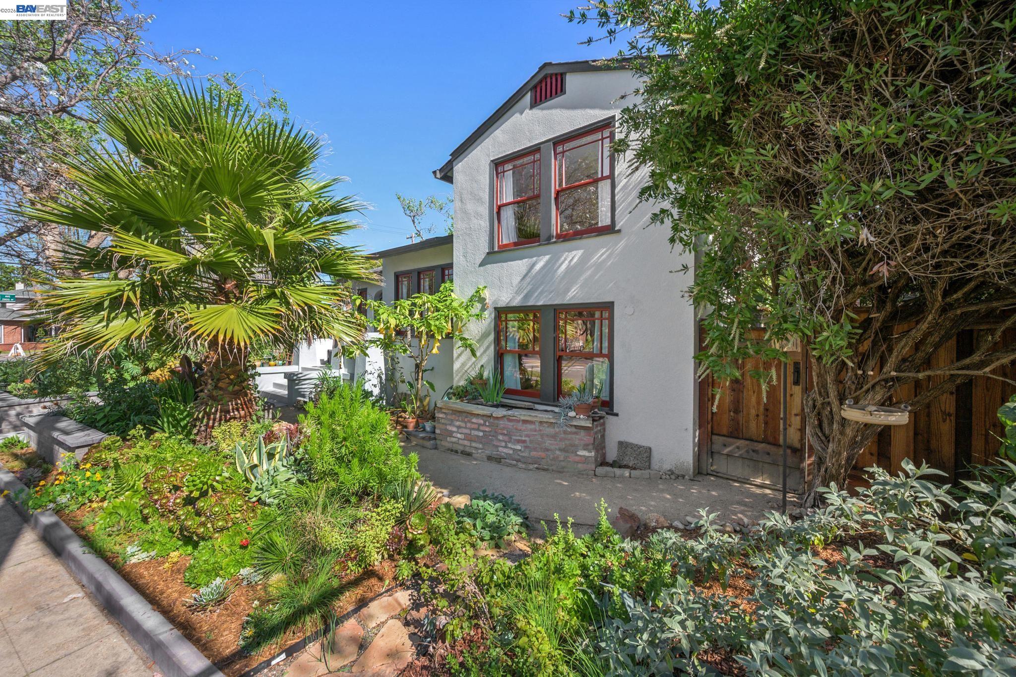 Detail Gallery Image 25 of 33 For 1376 Versailles Ave, Alameda,  CA 94501 - 2 Beds | 2 Baths