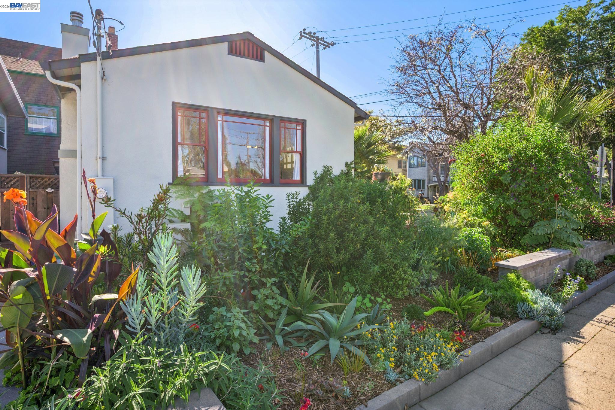 Detail Gallery Image 29 of 33 For 1376 Versailles Ave, Alameda,  CA 94501 - 2 Beds | 2 Baths