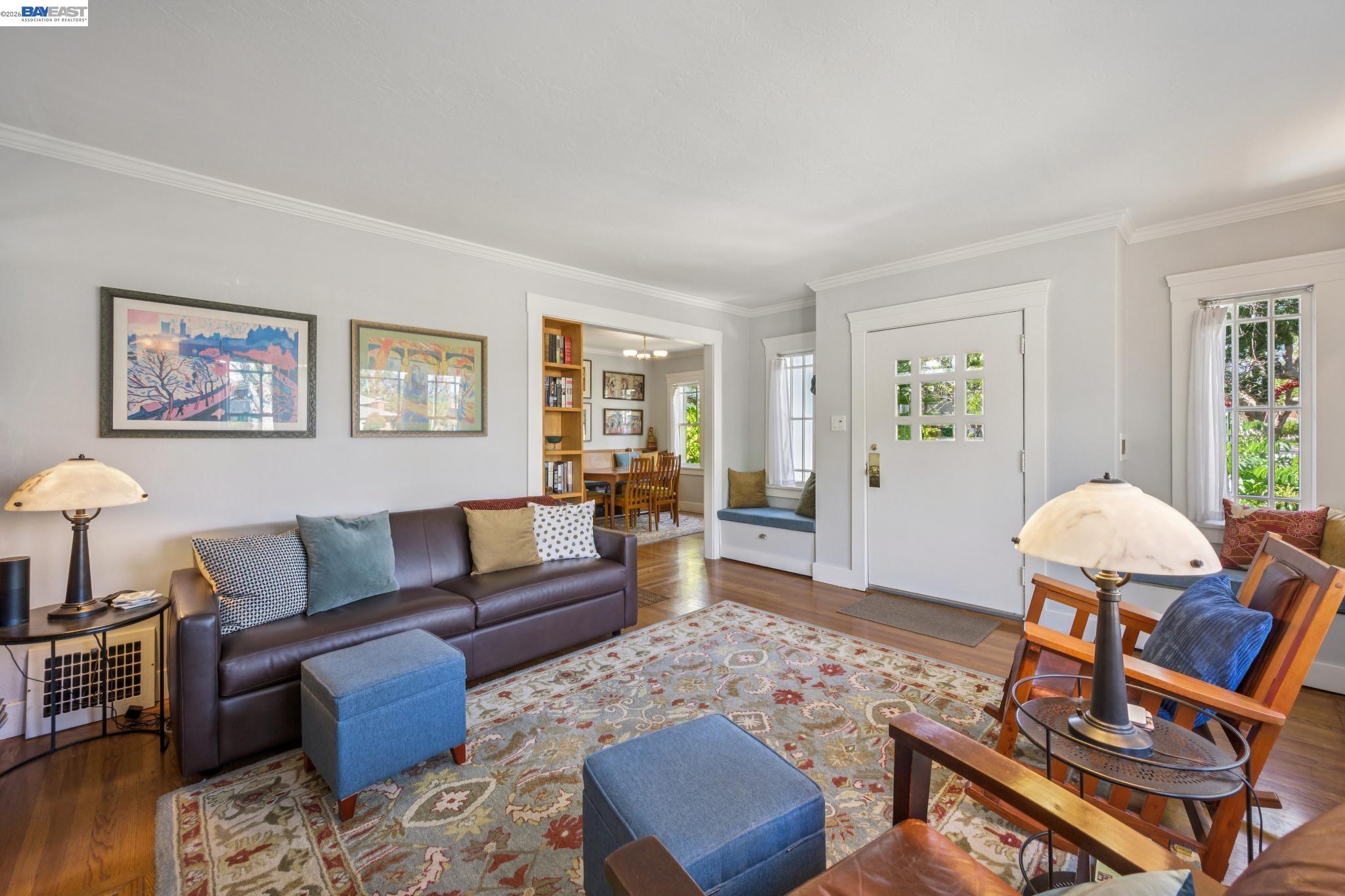 Detail Gallery Image 6 of 33 For 1376 Versailles Ave, Alameda,  CA 94501 - 2 Beds | 2 Baths