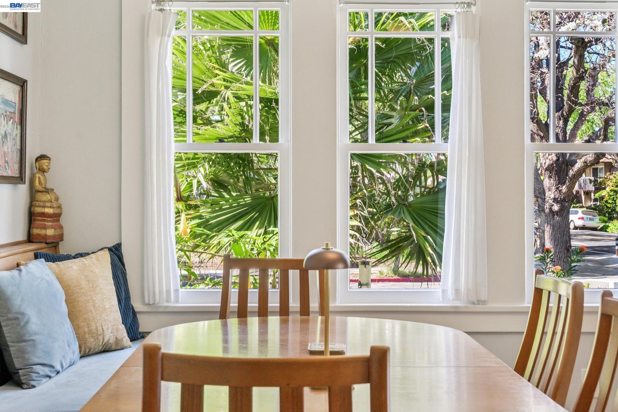 Detail Gallery Image 9 of 33 For 1376 Versailles Ave, Alameda,  CA 94501 - 2 Beds | 2 Baths