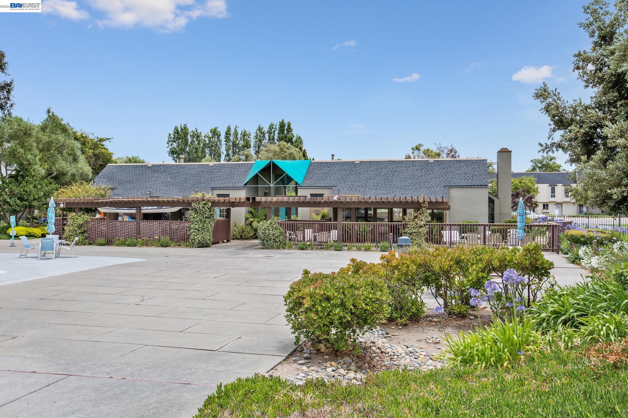 Detail Gallery Image 55 of 60 For 1024 Fontana Dr, Alameda,  CA 94502 - 3 Beds | 2/1 Baths